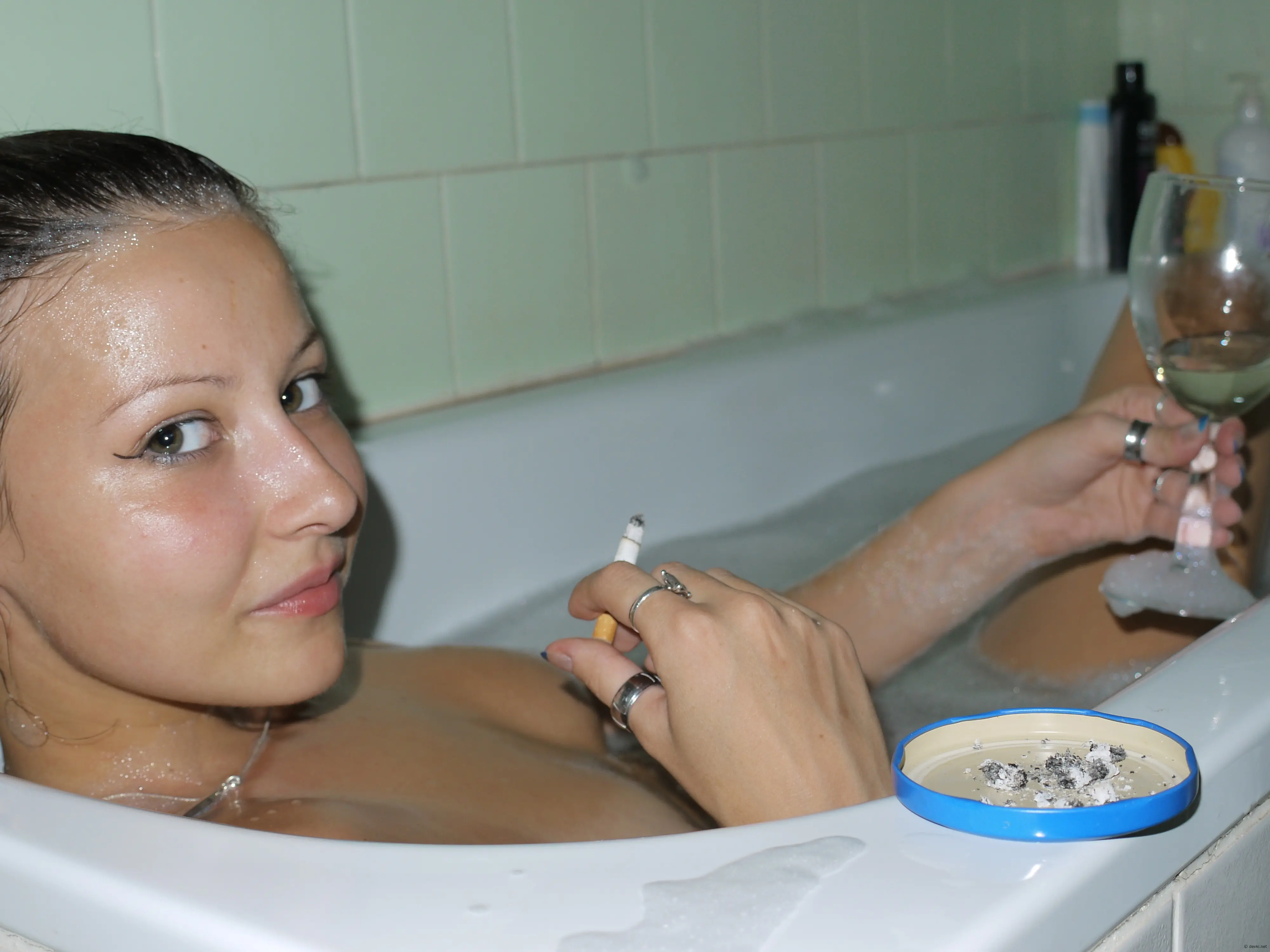 Amateur Couple Capturing Explicit Bathroom Photoshoot