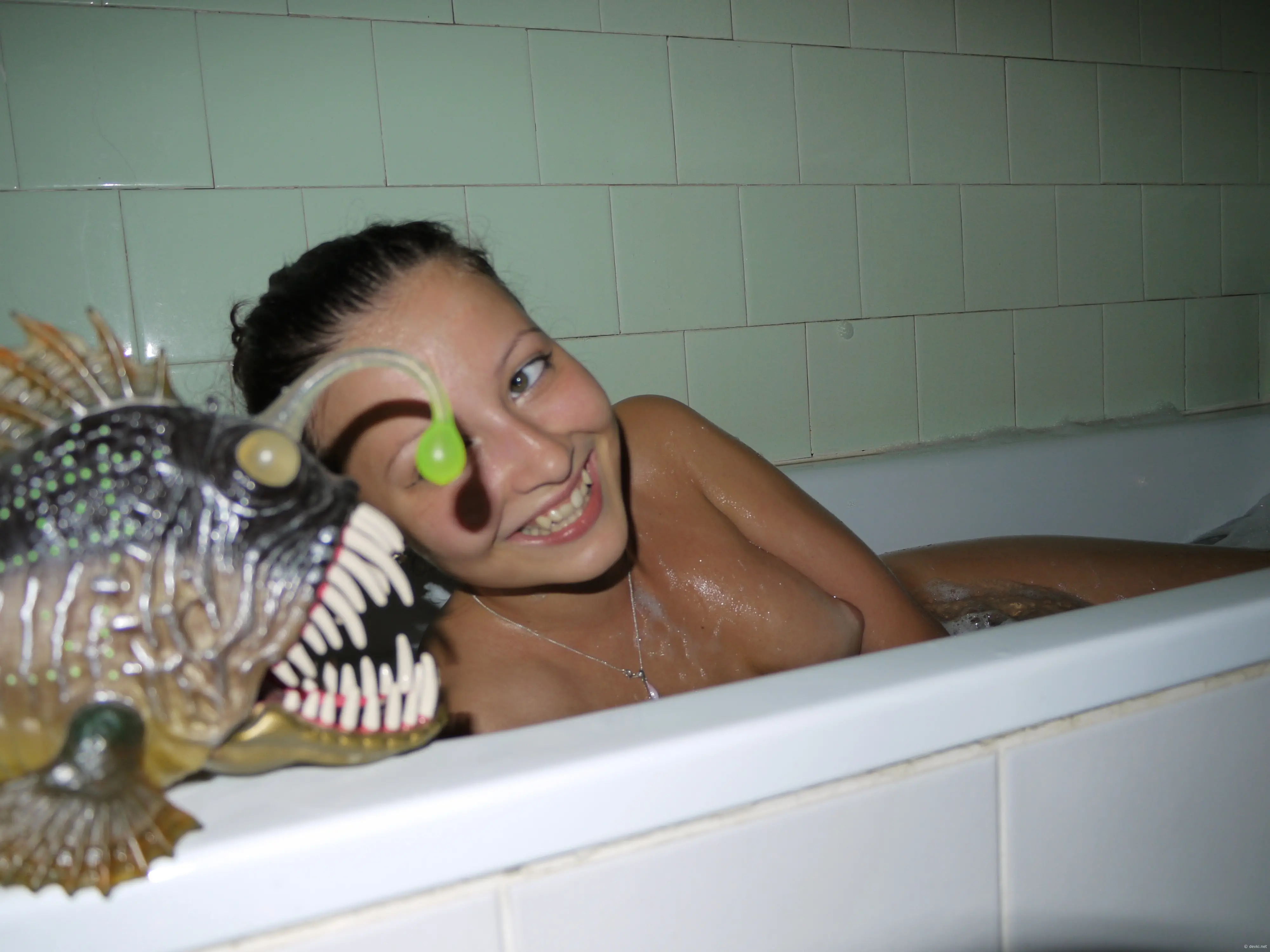 Amateur Couple Capturing Explicit Bathroom Photoshoot