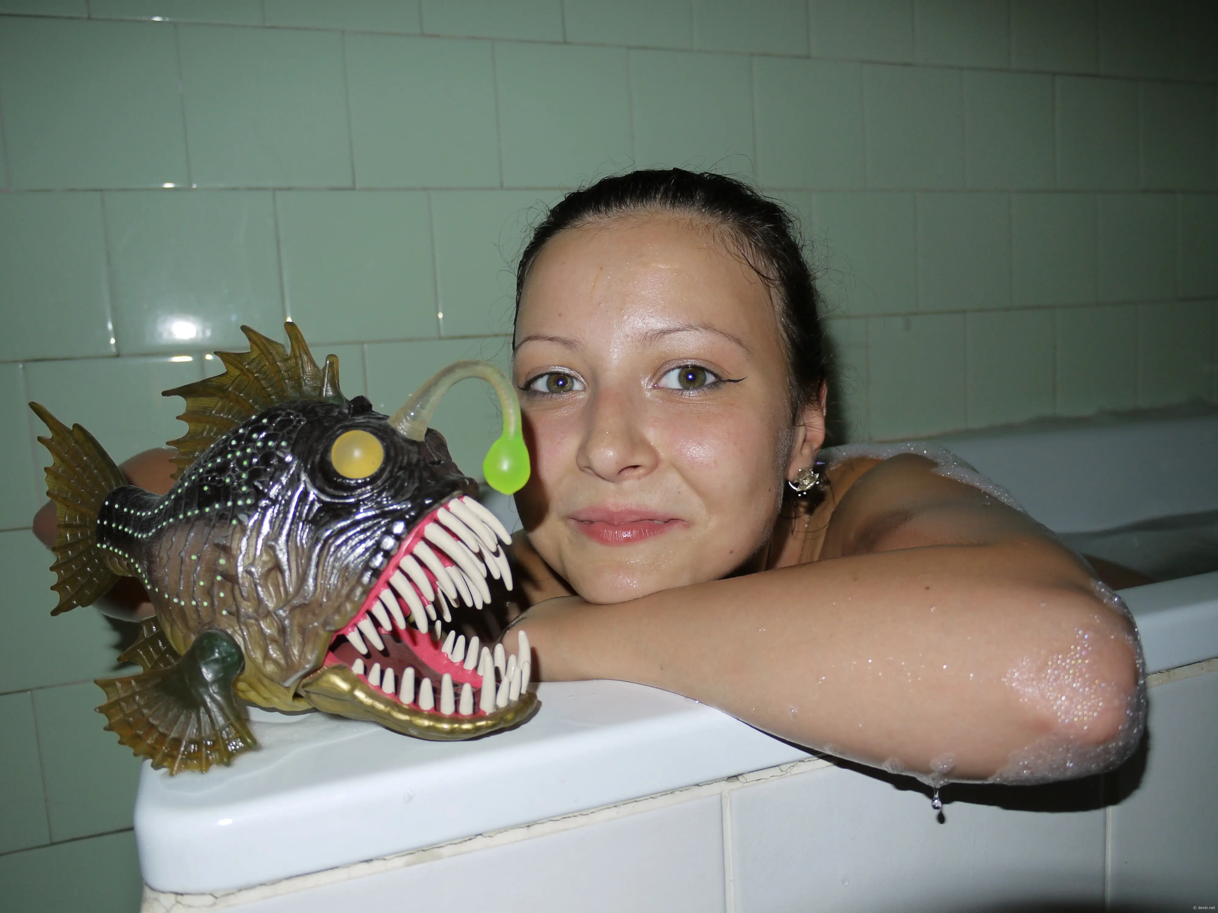 Amateur Couple Capturing Explicit Bathroom Photoshoot