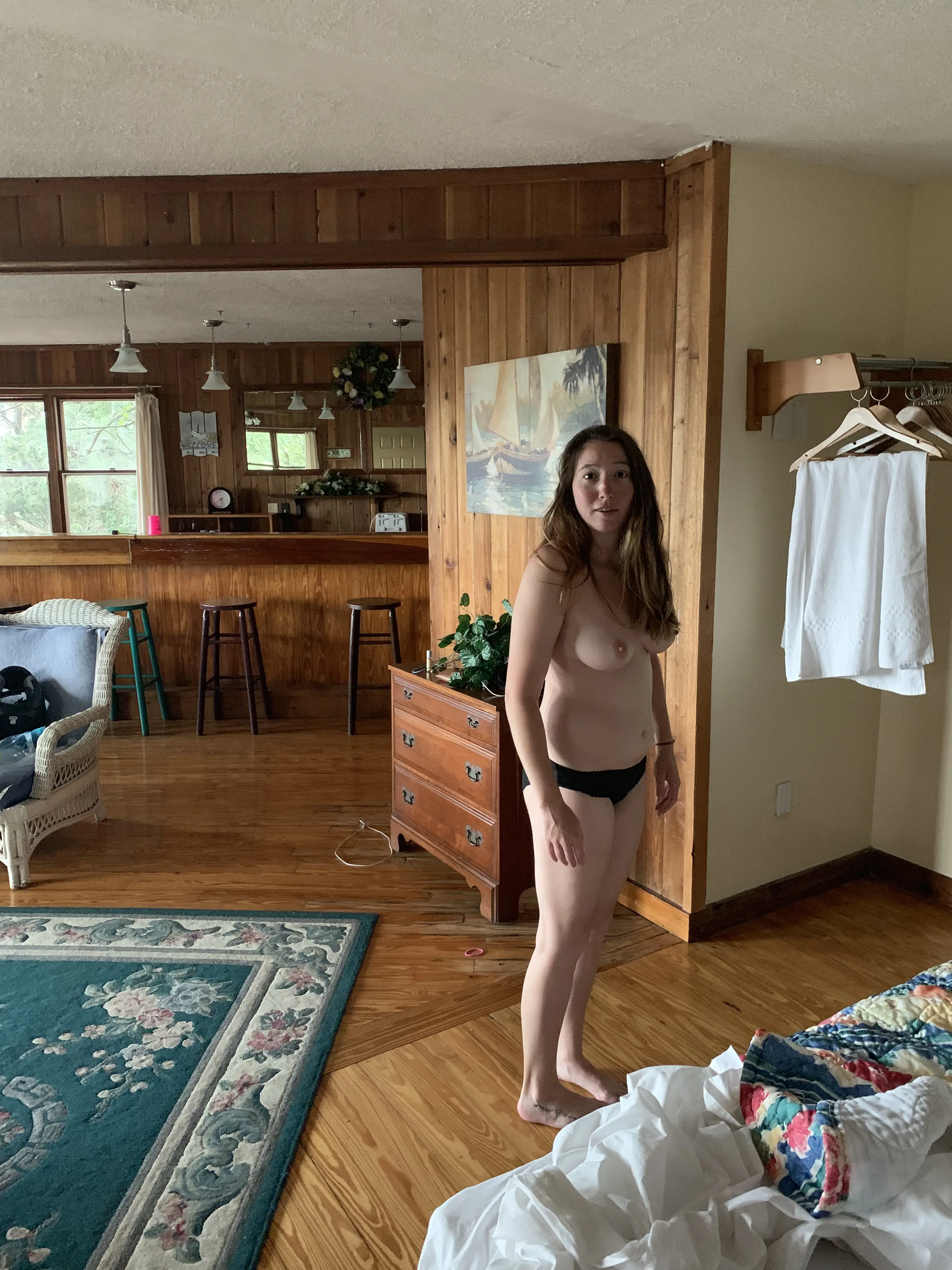 Amateur Slut's Explicit Porn Pics - Simple Girl Goes Wild!