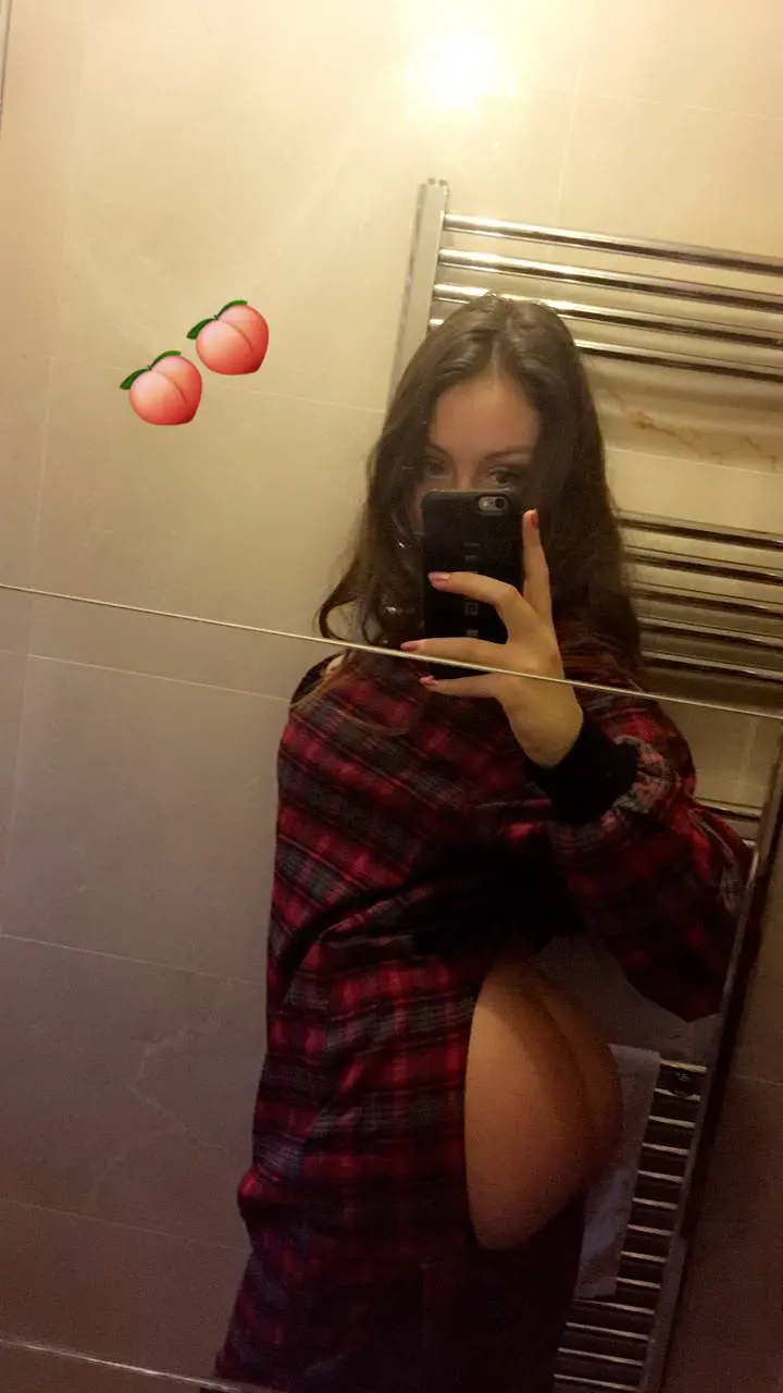 Amateur Busty Babe Exposing Big Tits - Explicit Photo Shoot