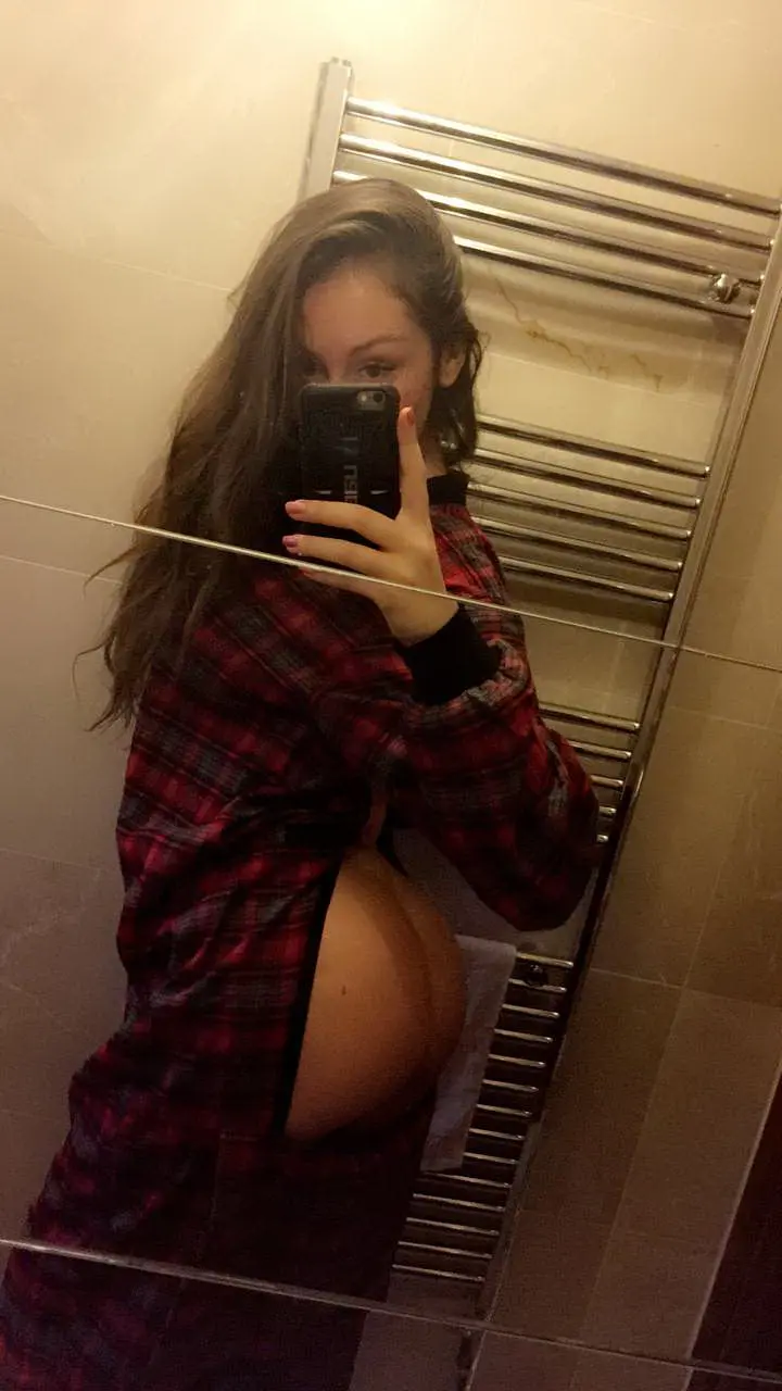 Amateur Busty Babe Exposing Big Tits - Explicit Photo Shoot