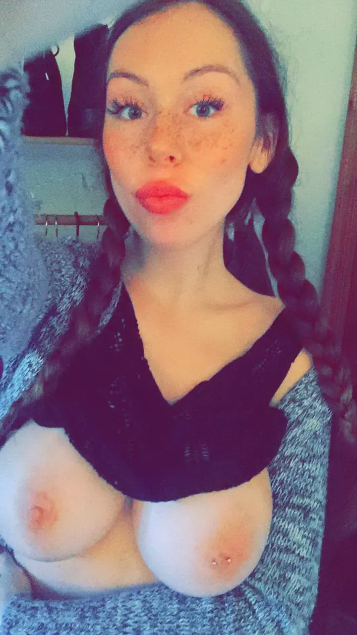 Amateur Busty Babe Exposing Big Tits - Explicit Photo Shoot