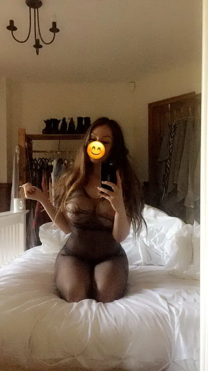 Amateur Busty Babe Exposing Big Tits - Explicit Photo Shoot