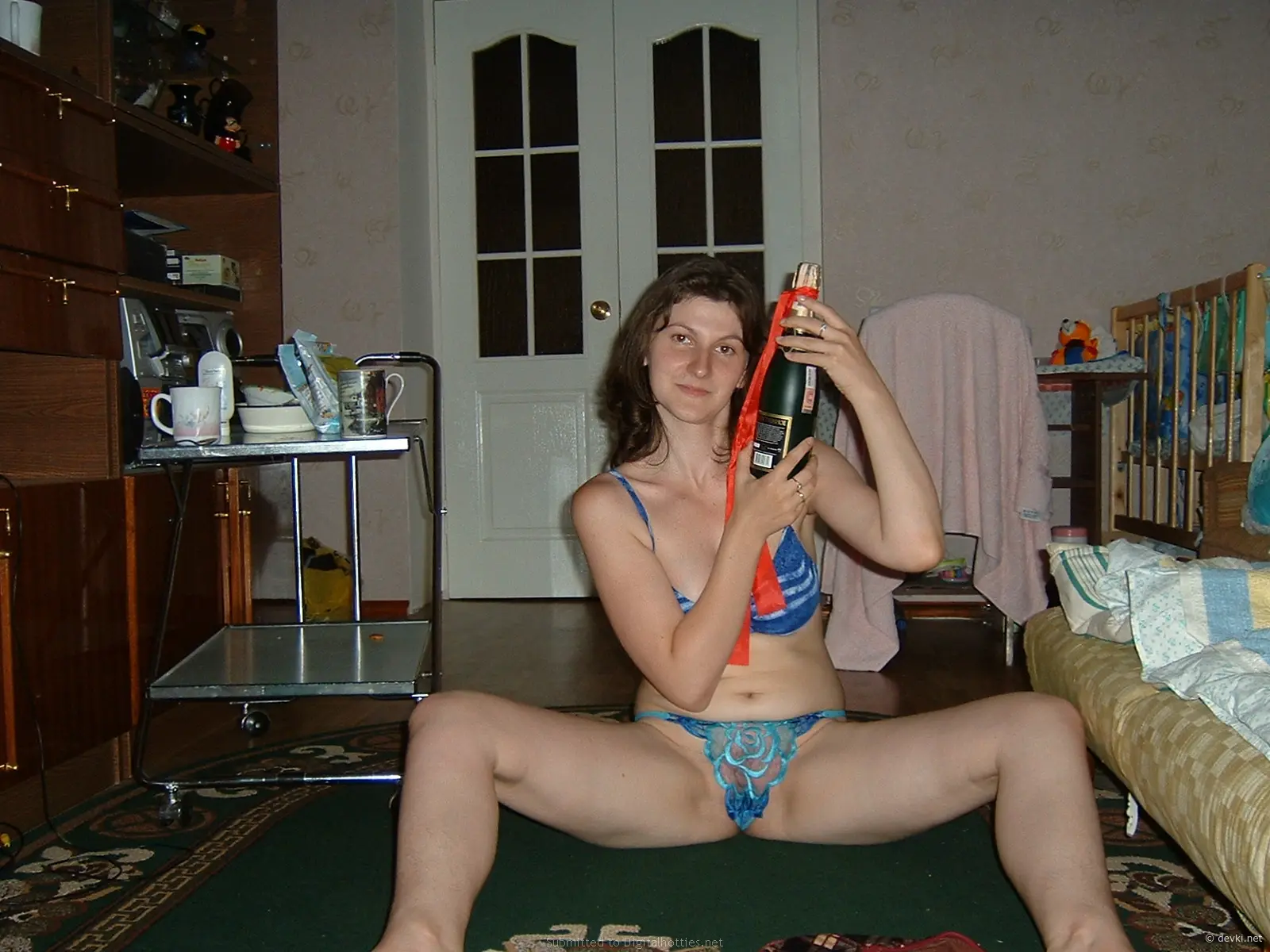 Skinny babe fucks herself with a strapon - extreme solo anal play