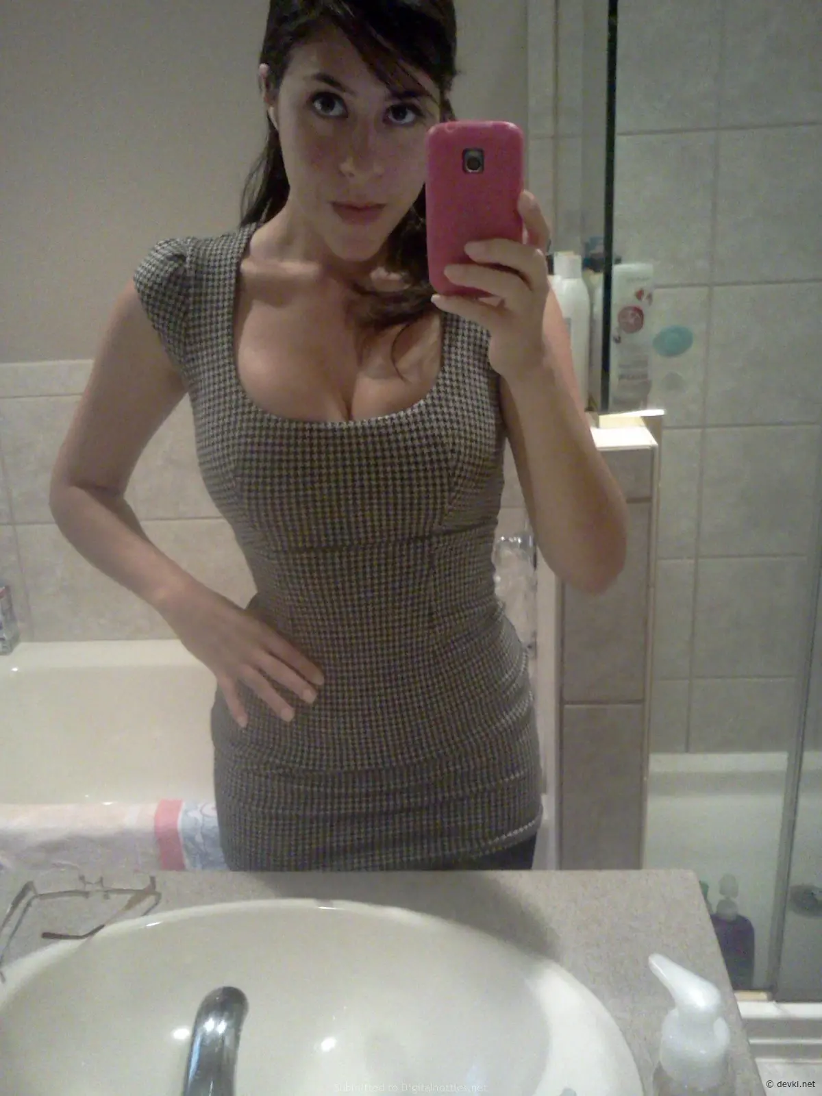 Amateur Busty Babe: Explicit Photos of Hot Girl with Big Boobs