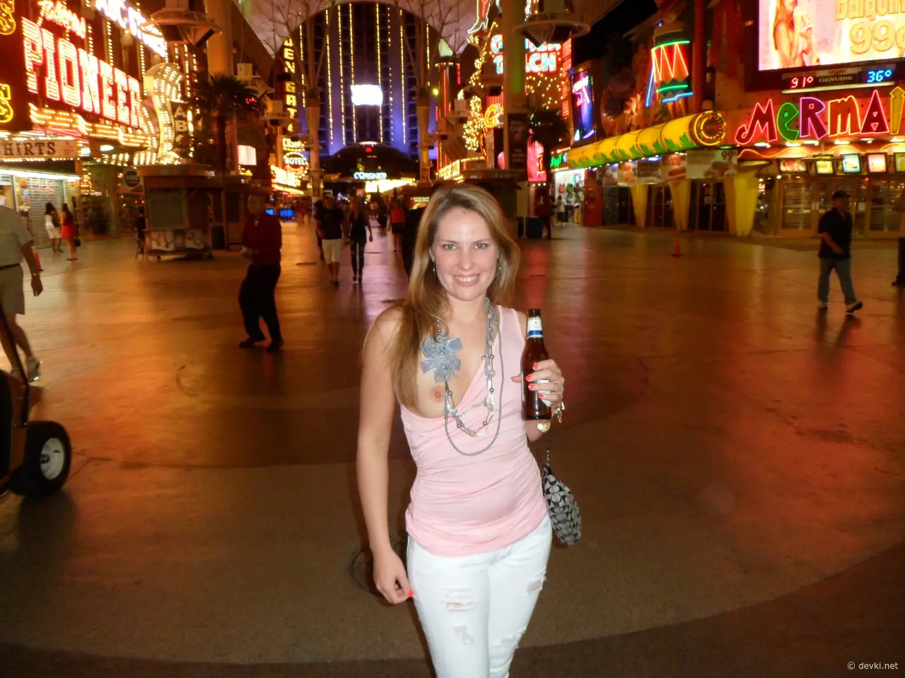 Genuine Sensuality: Sweet Pussy to Sexy Legs Amateur Porn Photo Shoot