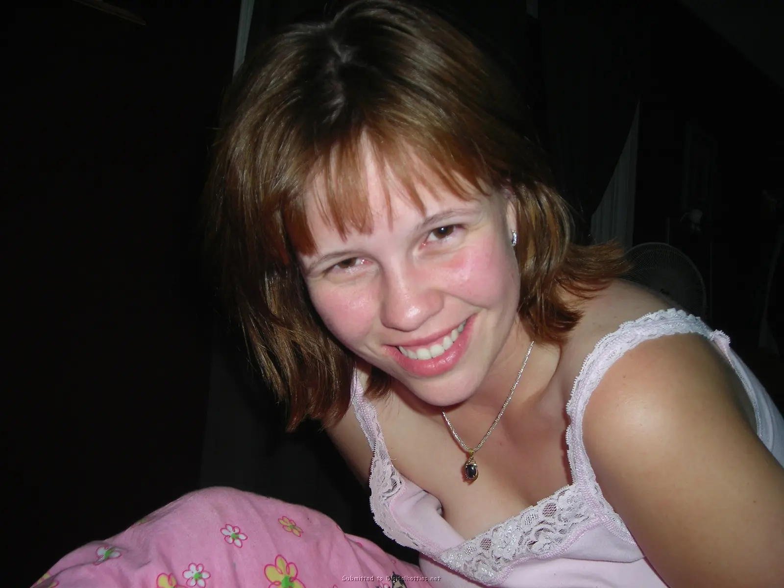 Amateur Babe Enthusiastically Gives Blowjob to Lucky Guy