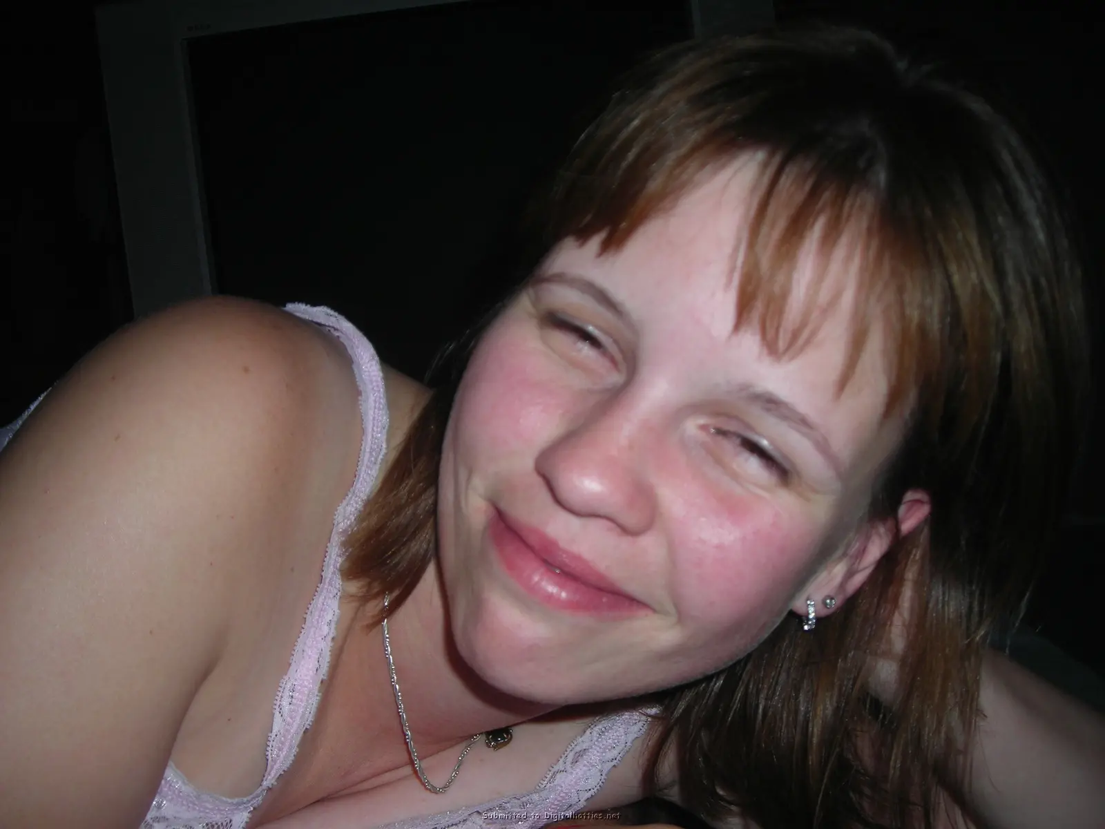 Amateur Babe Enthusiastically Gives Blowjob to Lucky Guy