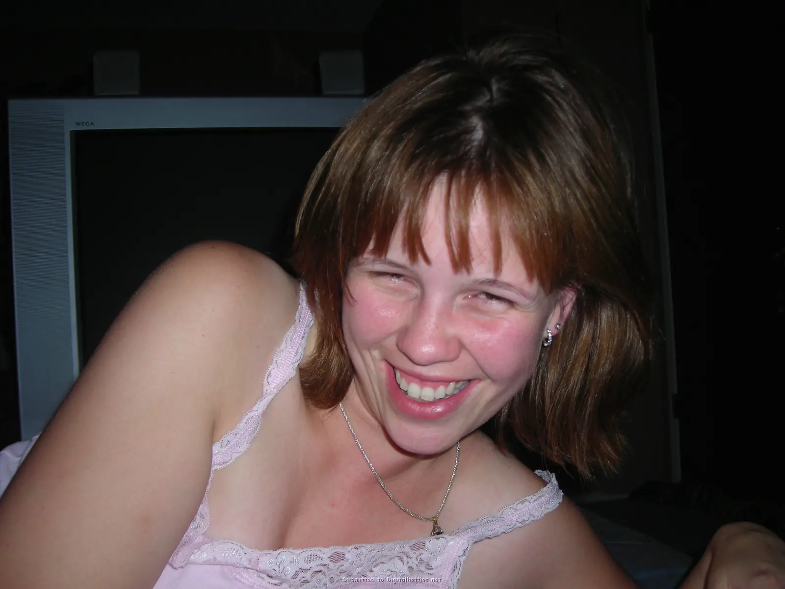 Amateur Babe Enthusiastically Gives Blowjob to Lucky Guy