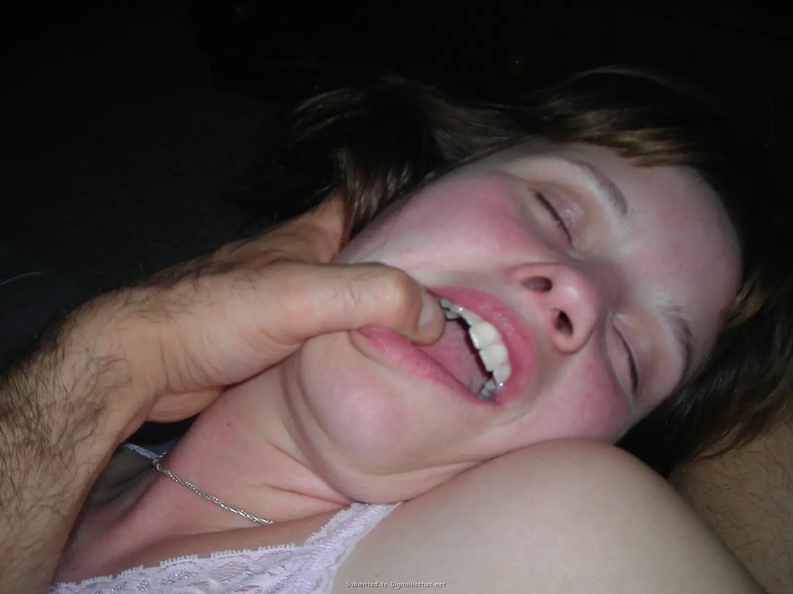 Amateur Babe Enthusiastically Gives Blowjob to Lucky Guy