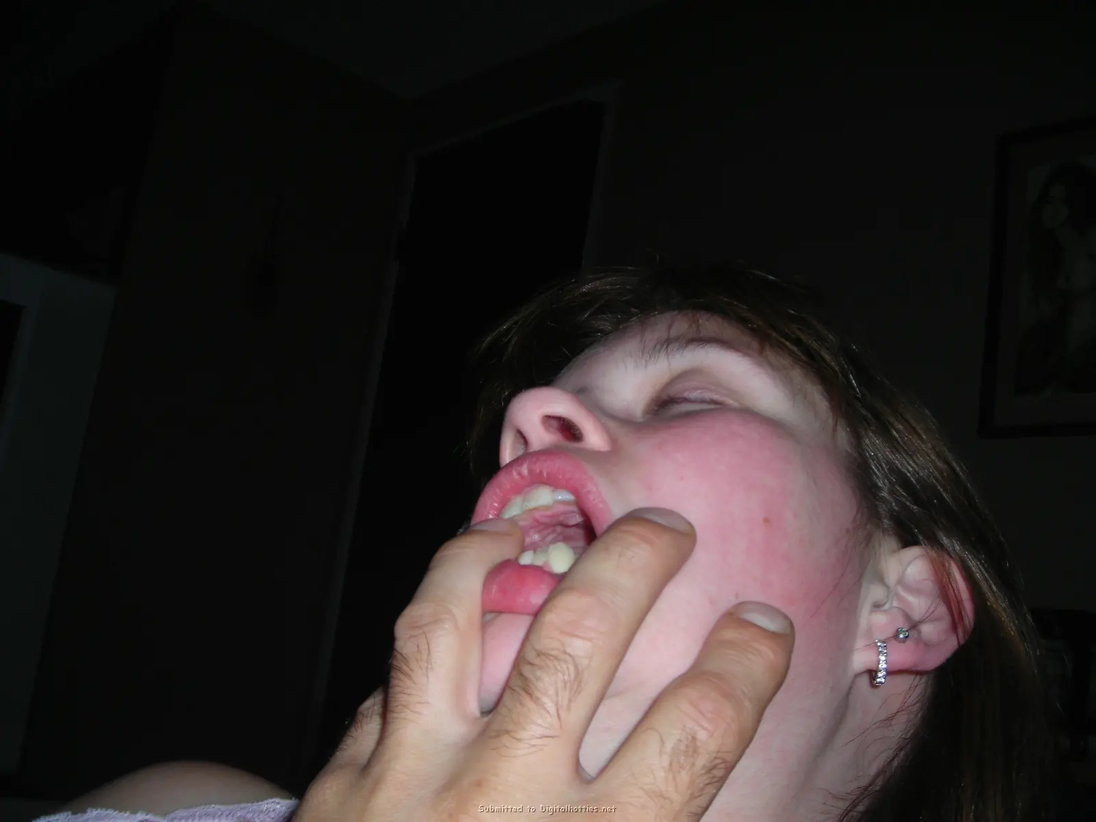 Amateur Babe Enthusiastically Gives Blowjob to Lucky Guy