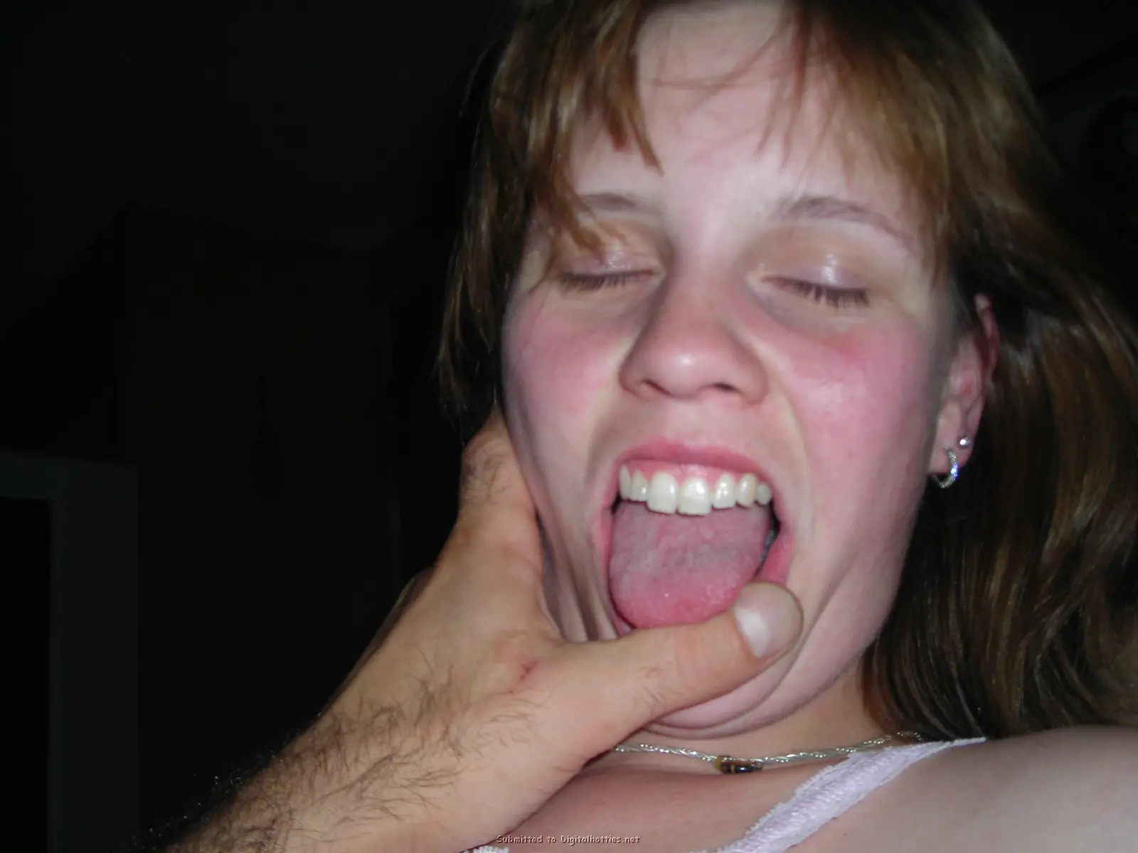 Amateur Babe Enthusiastically Gives Blowjob to Lucky Guy