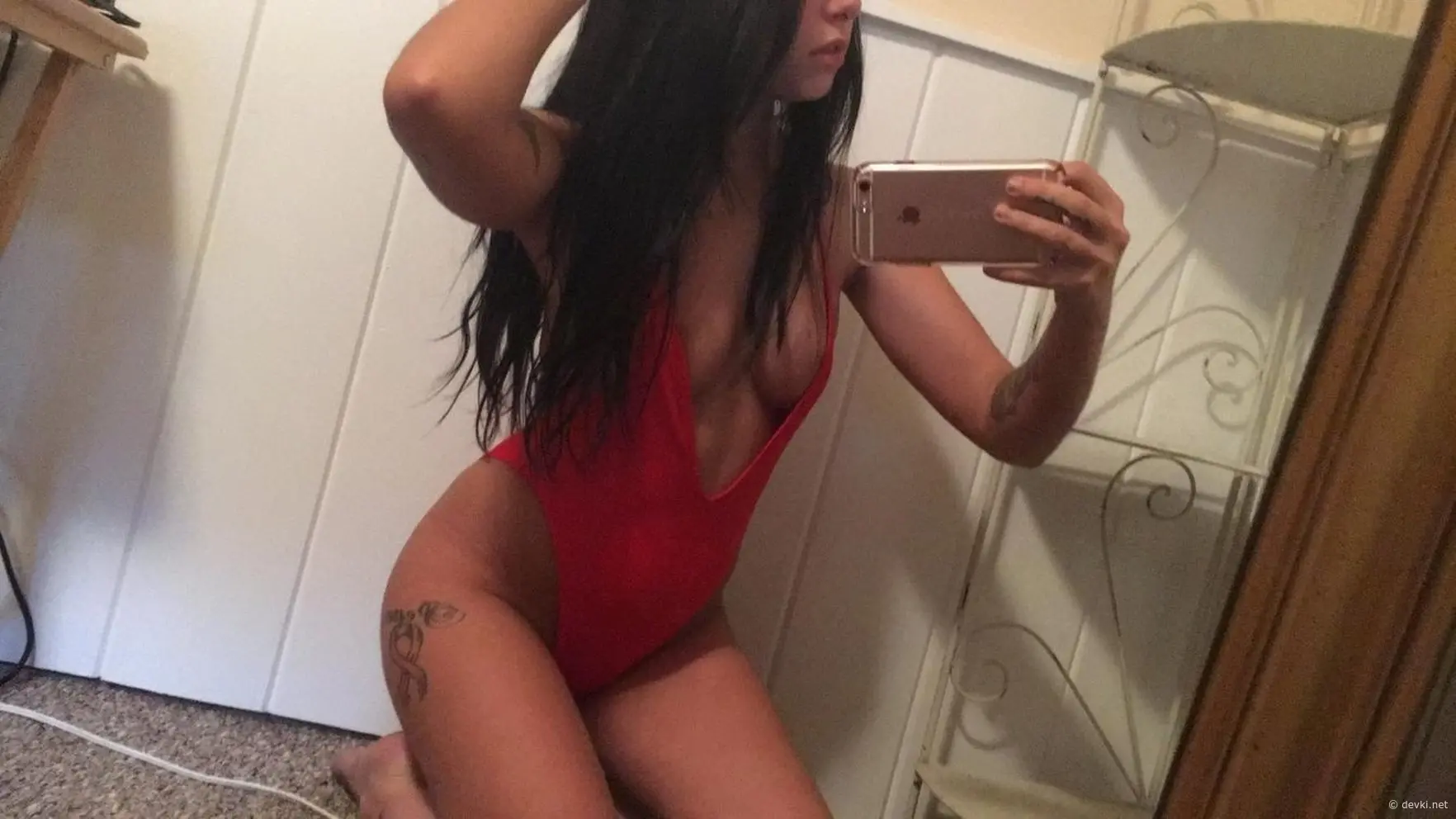 Brunette amateur attempts to be sexy in nude photos - explicit amateur porn content