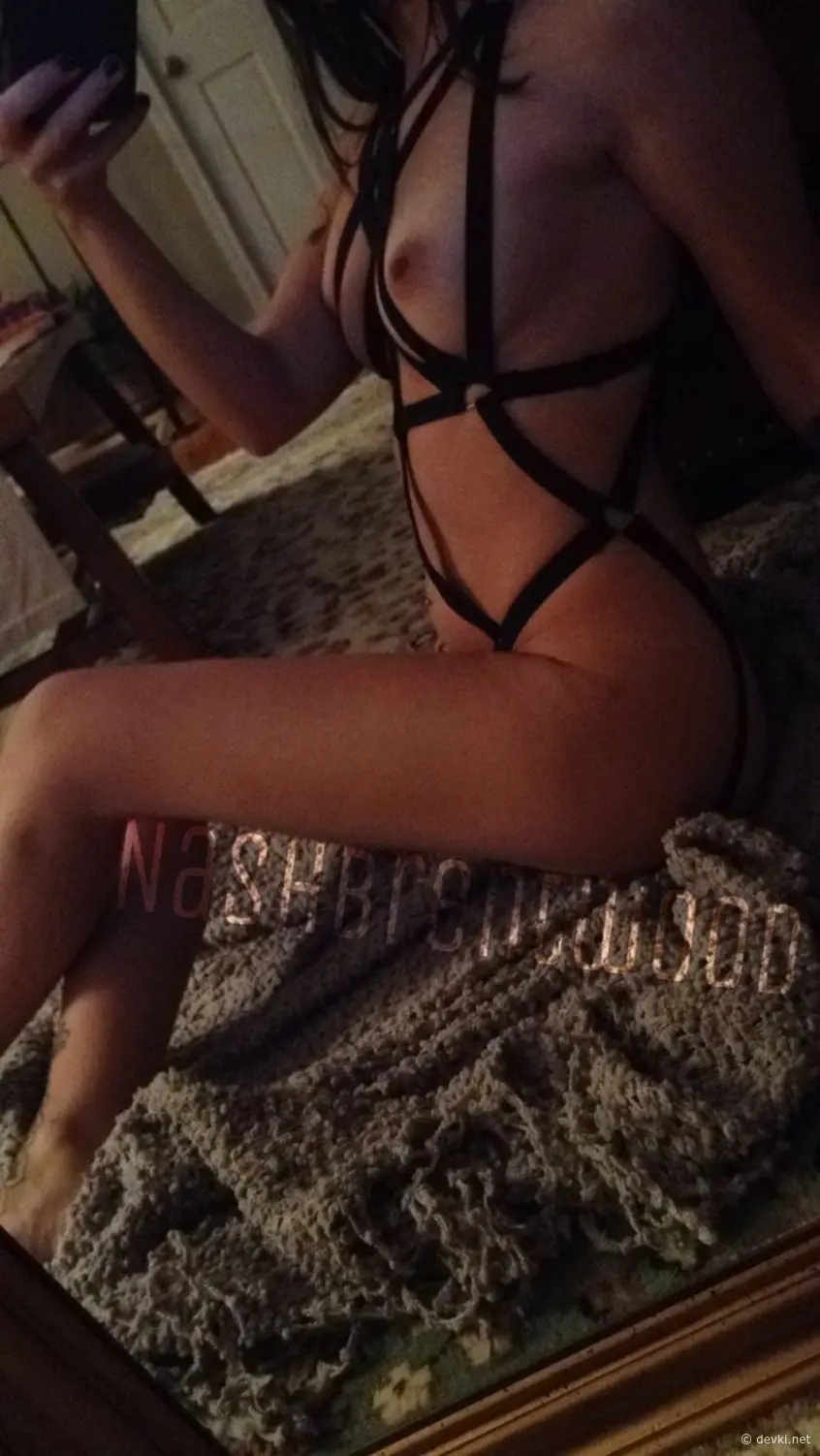 Brunette amateur attempts to be sexy in nude photos - explicit amateur porn content