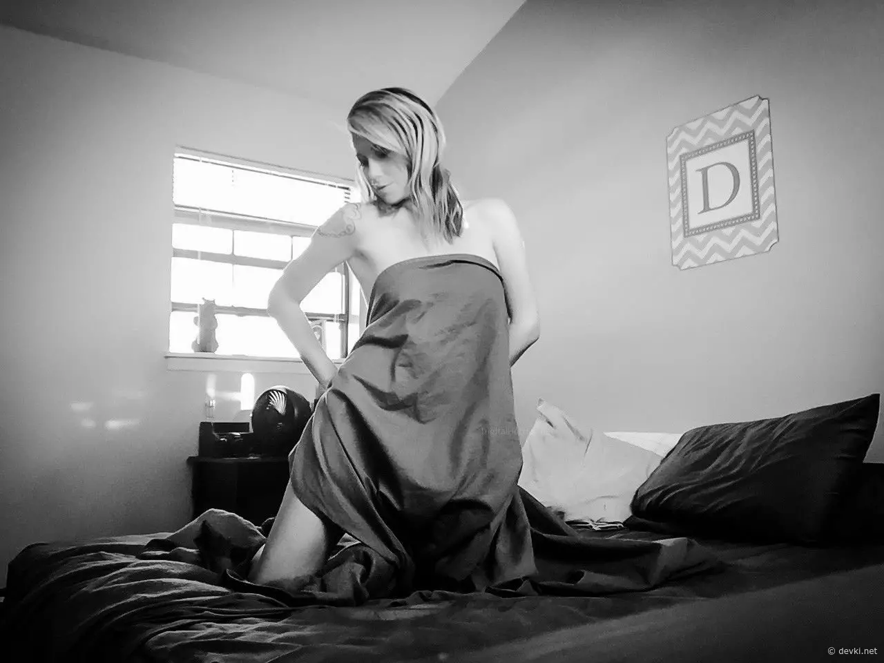 Sizzling Blonde with Stunning Naked Body: Explicit Amateur Photo