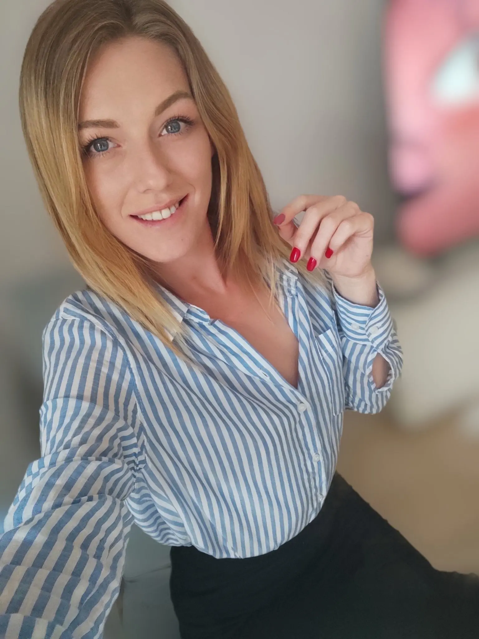 Mature Blonde Maintains Form in Hot Naked Sex Photos