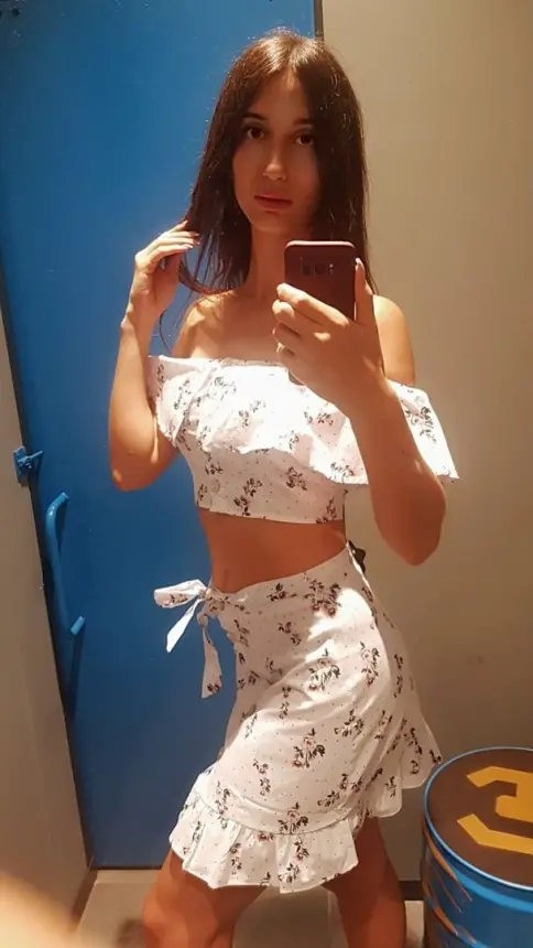 Sexy Tourist Flaunts Naked Body in Various Cities - Amateur Explicit Photos