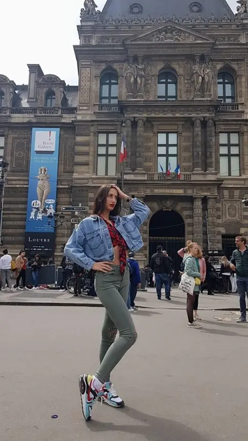 Sexy Tourist Flaunts Naked Body in Various Cities - Amateur Explicit Photos