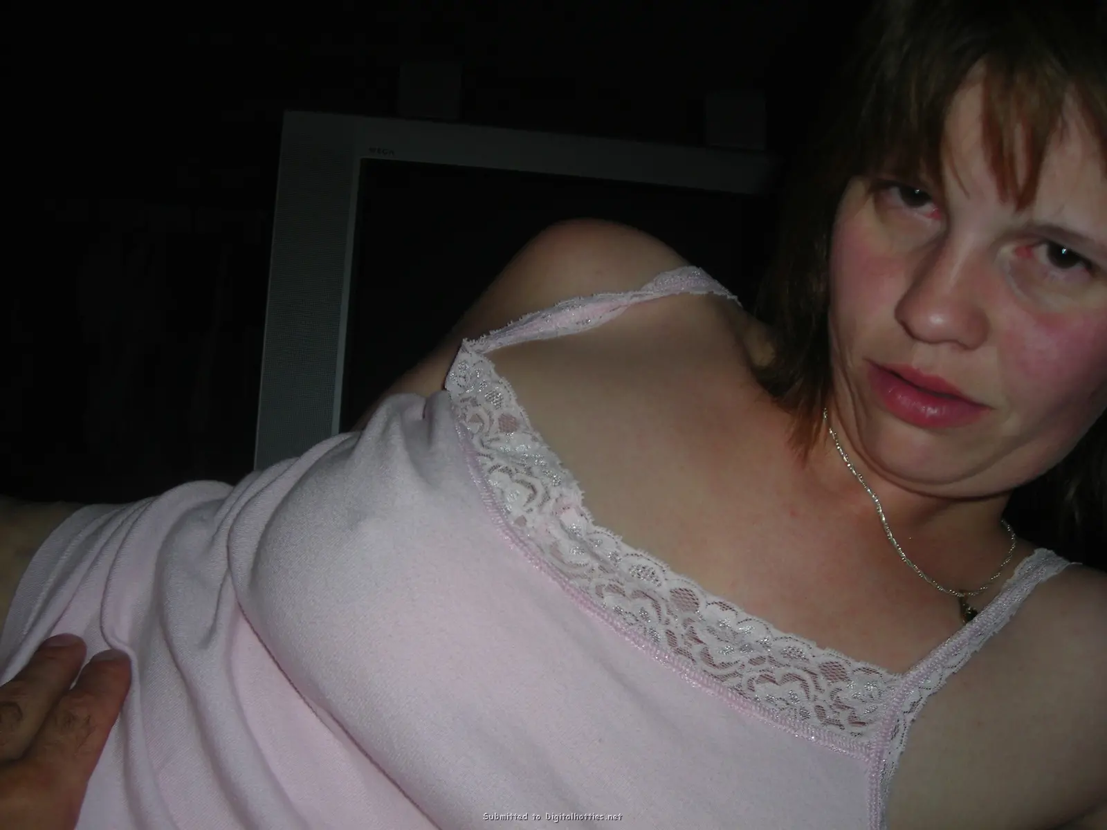 Amateur Babe Enthusiastically Gives Blowjob to Lucky Guy