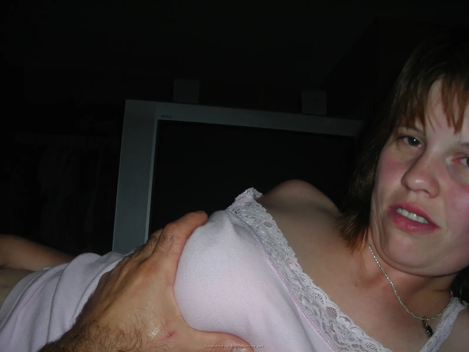 Amateur Babe Enthusiastically Gives Blowjob to Lucky Guy