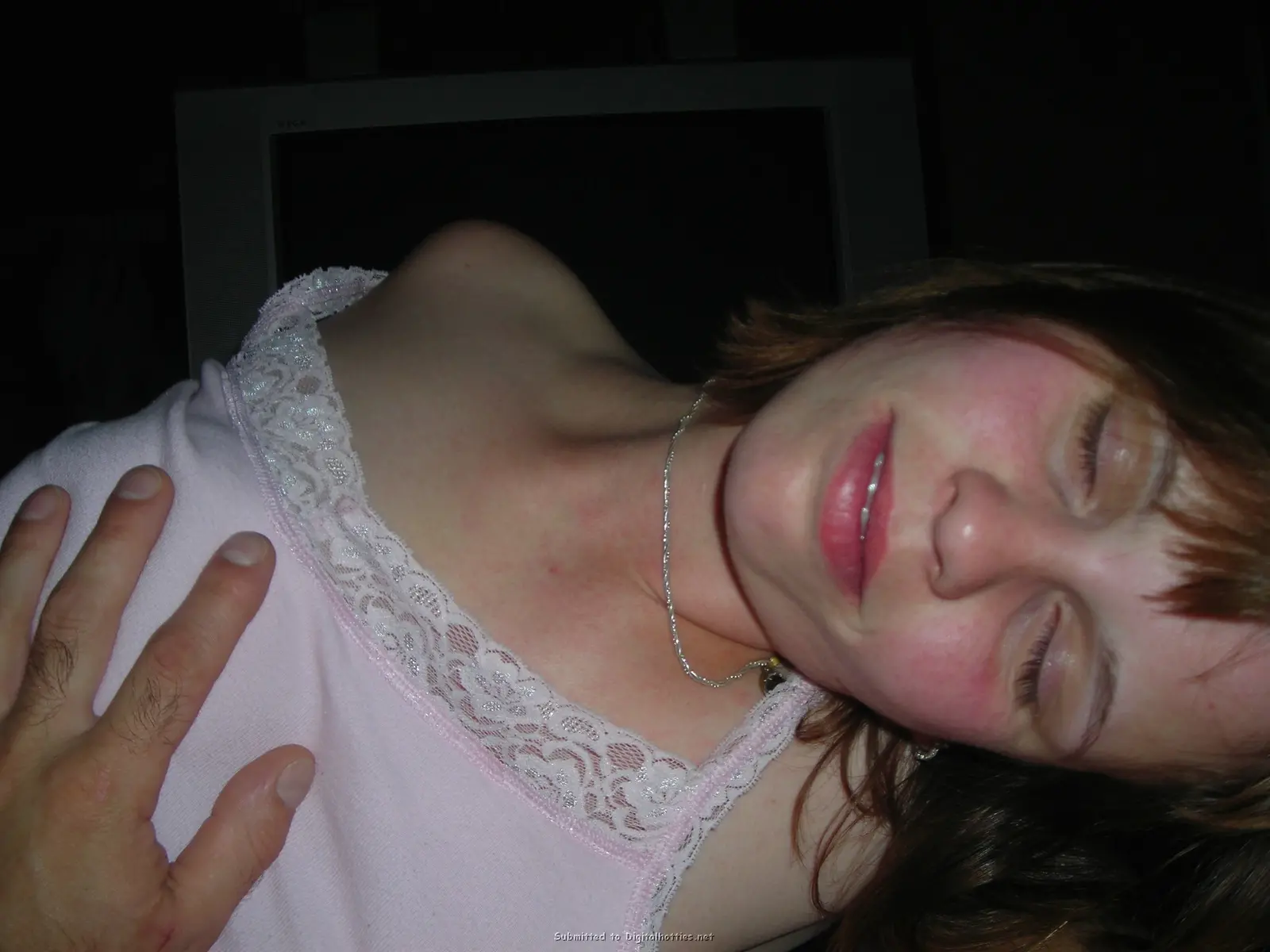 Amateur Babe Enthusiastically Gives Blowjob to Lucky Guy