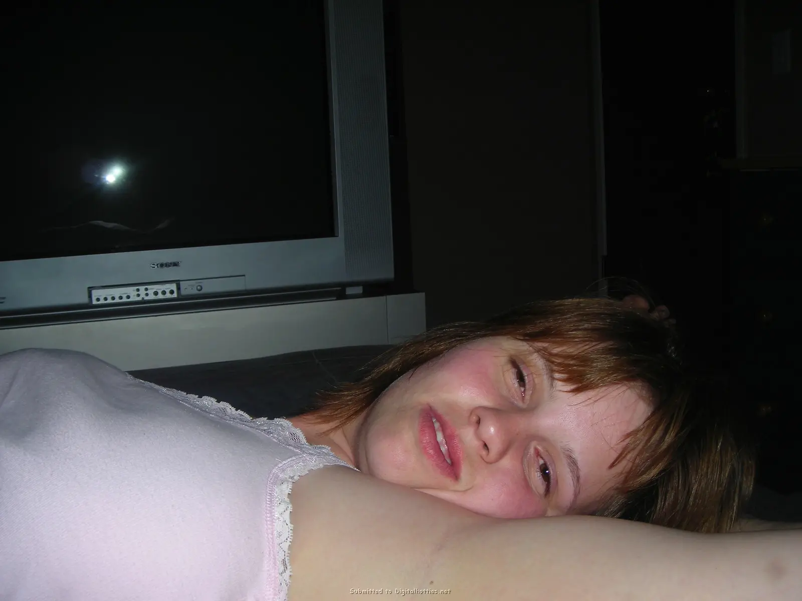 Amateur Babe Enthusiastically Gives Blowjob to Lucky Guy