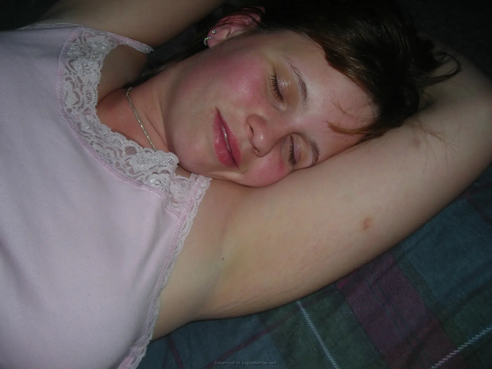 Amateur Babe Enthusiastically Gives Blowjob to Lucky Guy