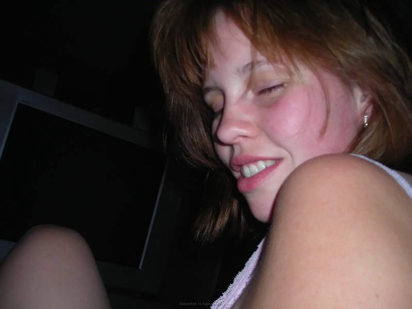 Amateur Babe Enthusiastically Gives Blowjob to Lucky Guy