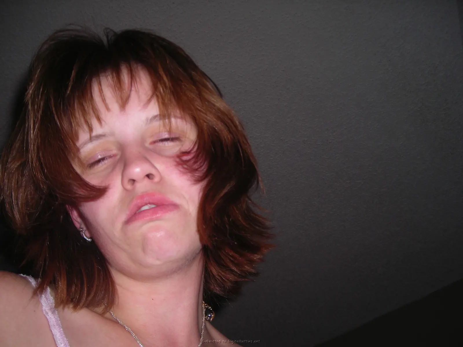 Amateur Babe Enthusiastically Gives Blowjob to Lucky Guy