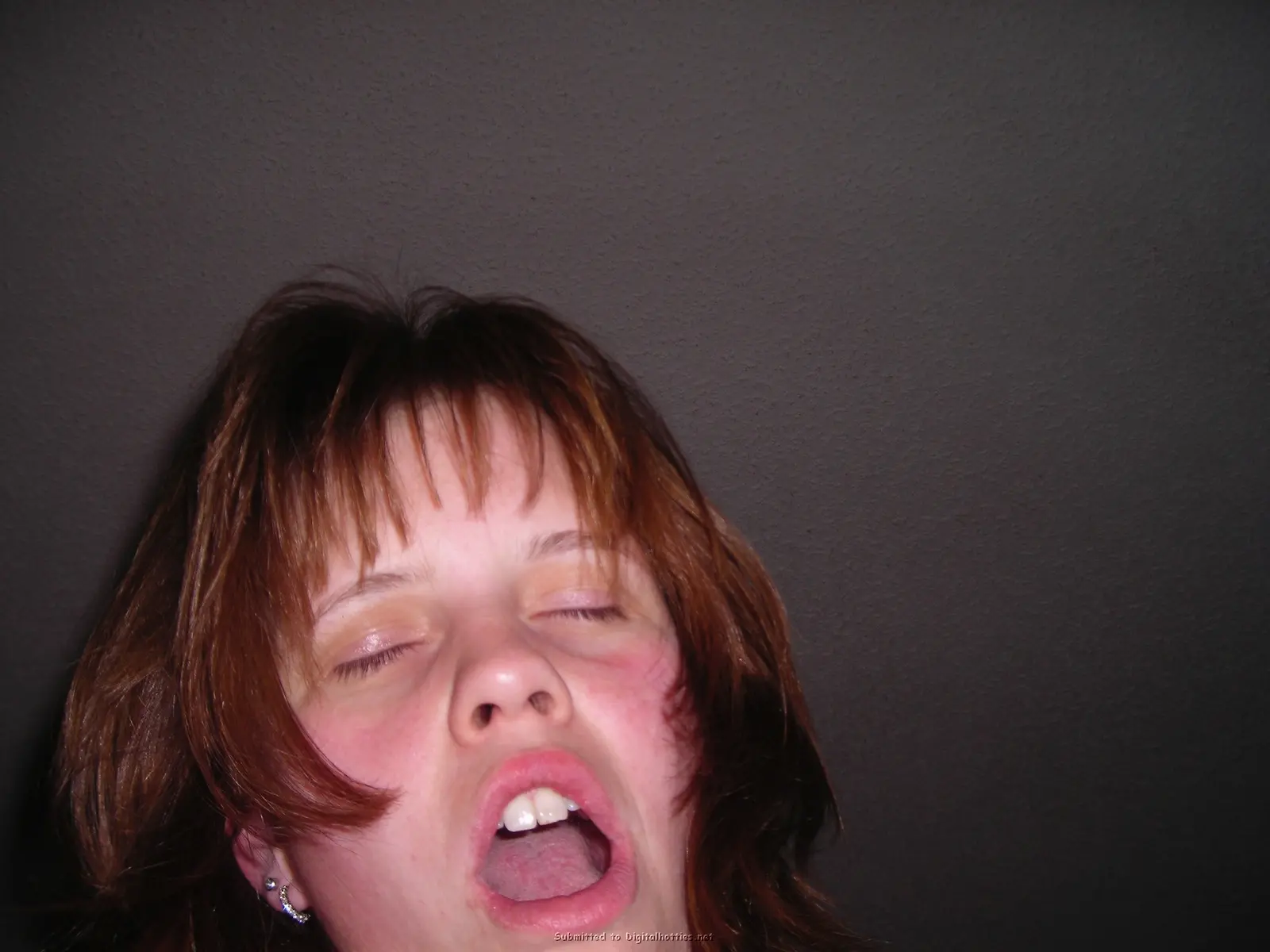 Amateur Babe Enthusiastically Gives Blowjob to Lucky Guy