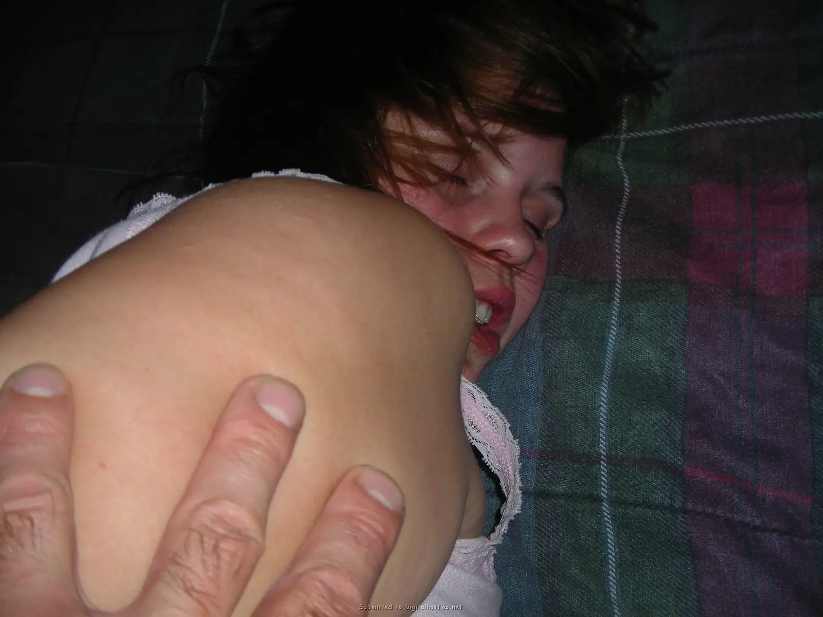 Amateur Babe Enthusiastically Gives Blowjob to Lucky Guy