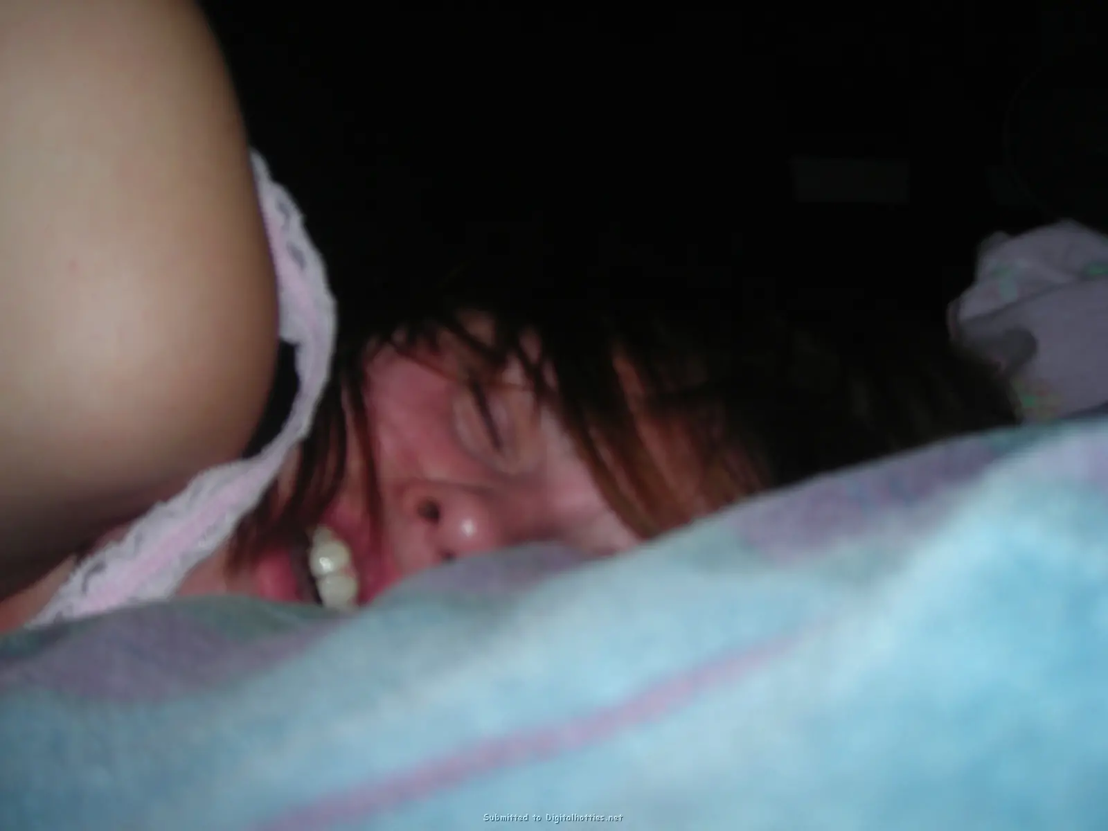 Amateur Babe Enthusiastically Gives Blowjob to Lucky Guy