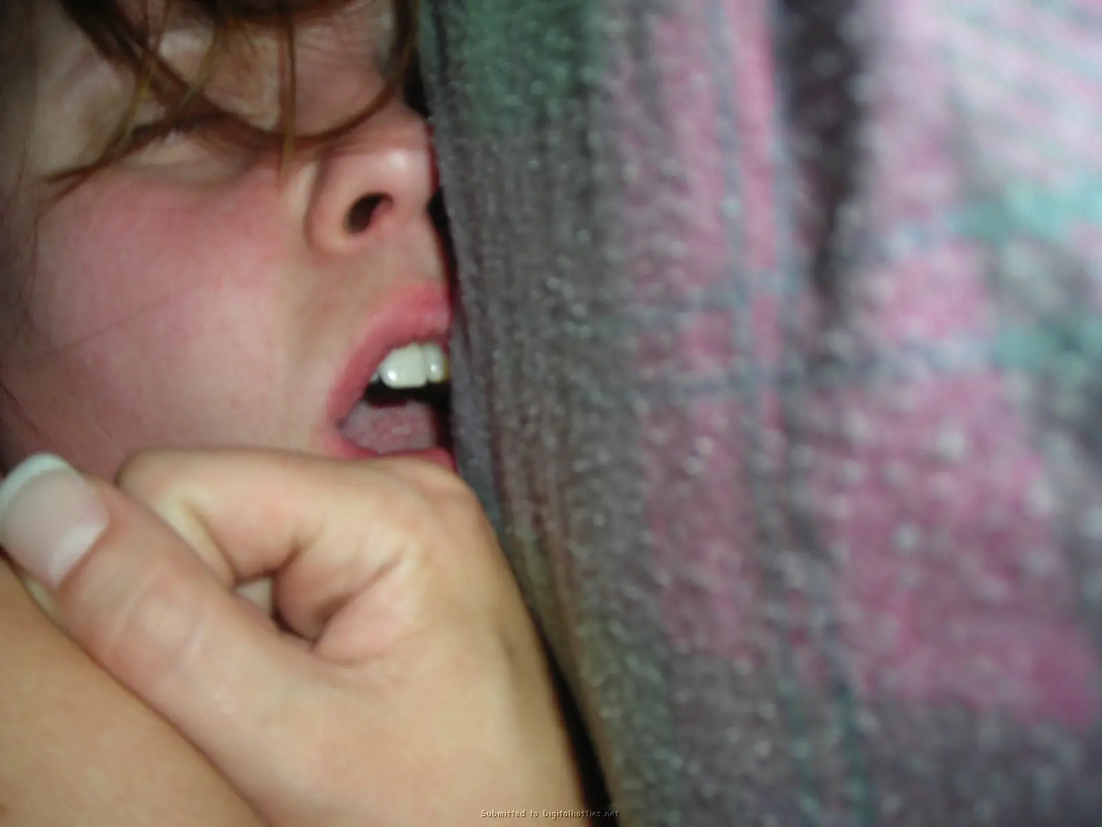 Amateur Babe Enthusiastically Gives Blowjob to Lucky Guy