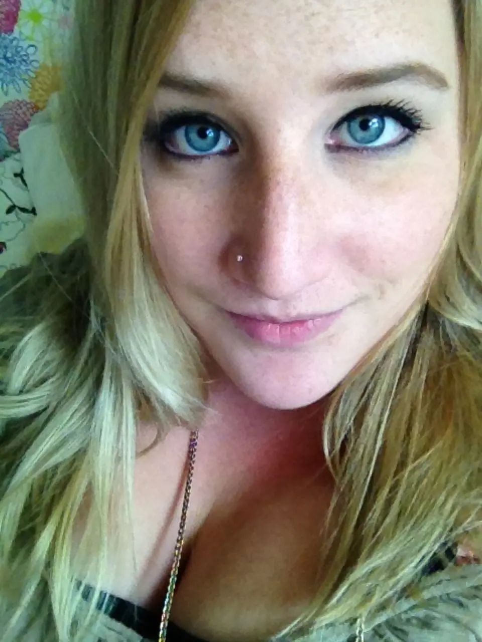 Blonde Gives Blowjob to Guy - Amateur Porn Photo