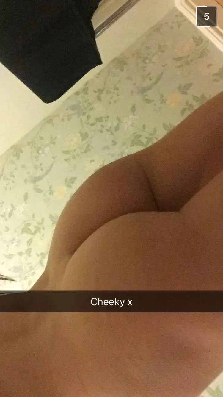 Hot babe with amazing ass gets fucked doggy style in amateur porn