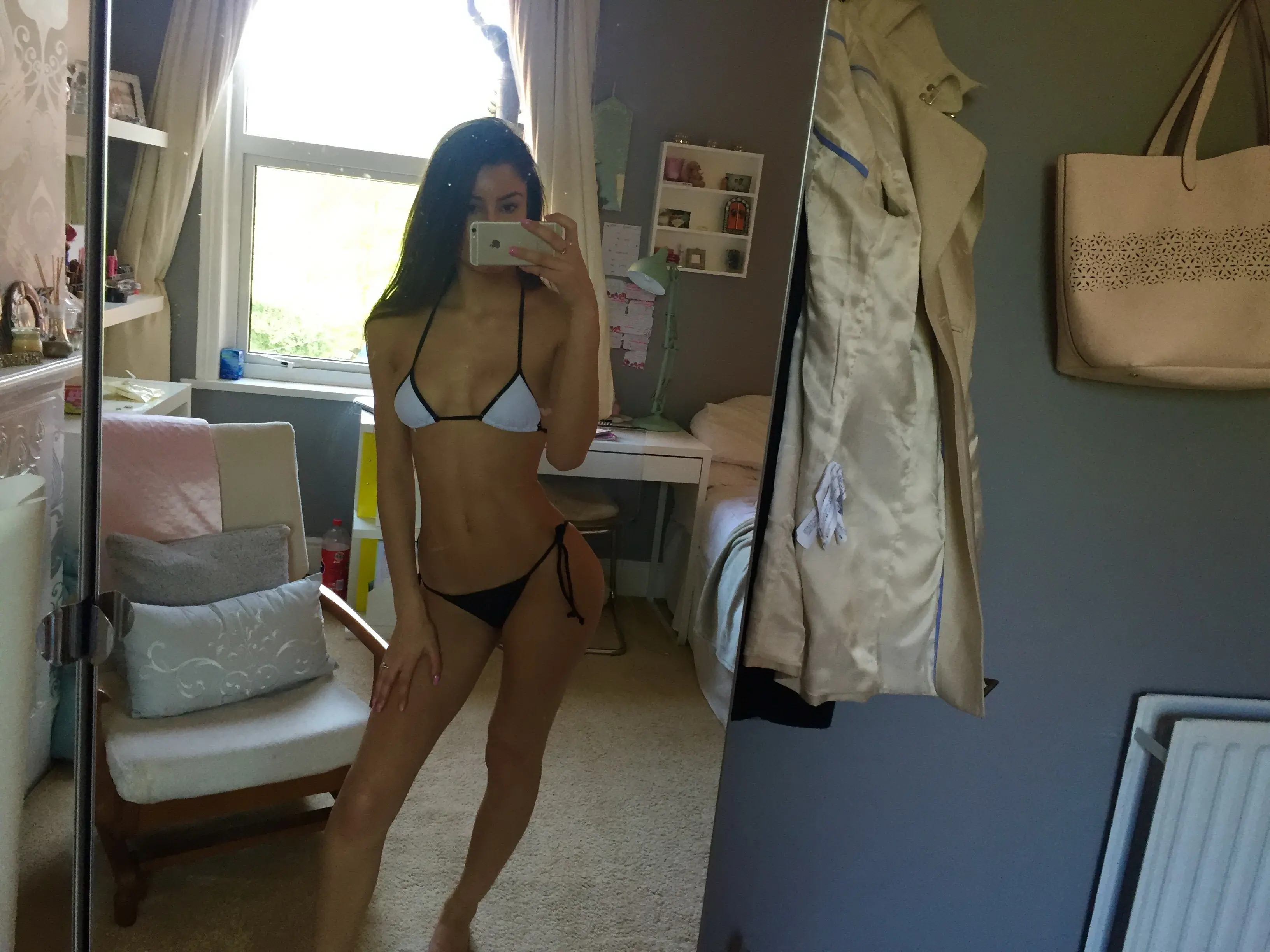 Hot babe with amazing ass gets fucked doggy style in amateur porn