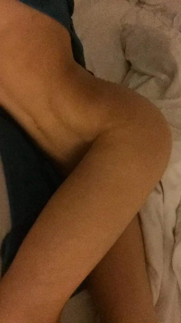 Hot babe with amazing ass gets fucked doggy style in amateur porn