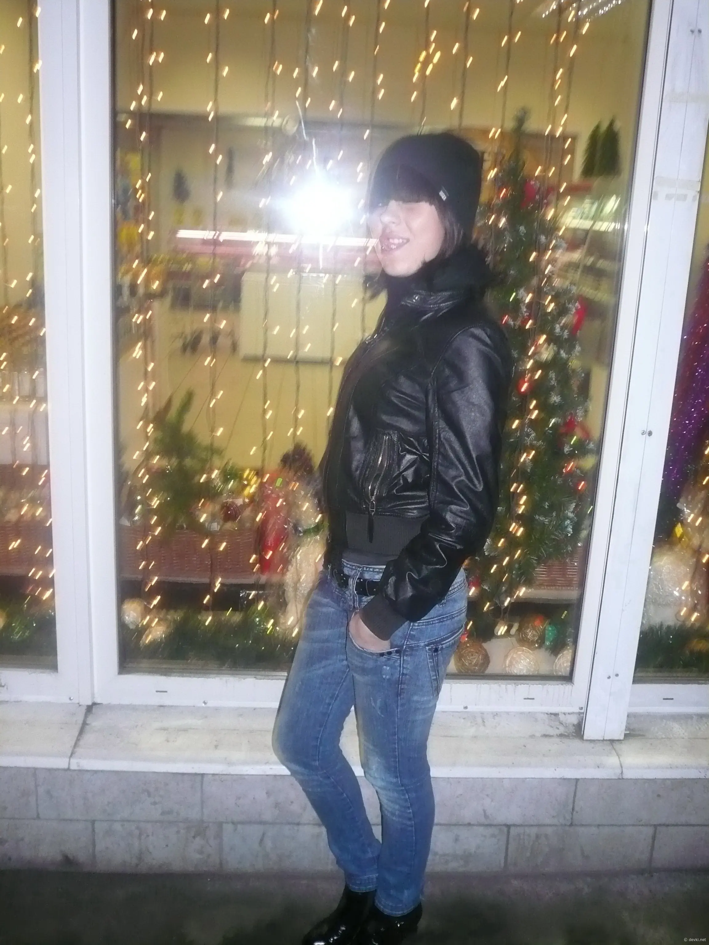 Chocolate-covered babe gives blowjob in amateur porn pic