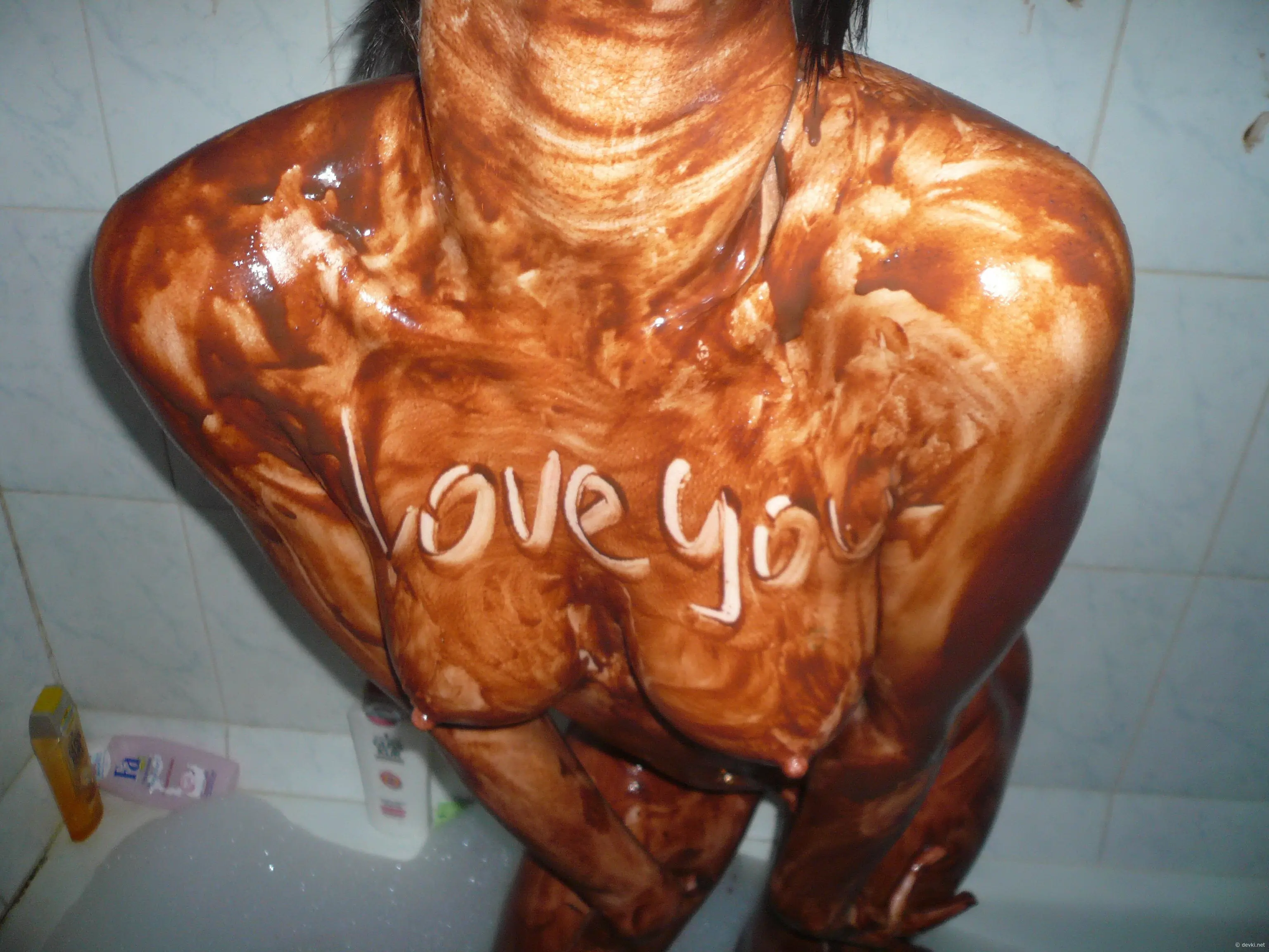 Chocolate-covered babe gives blowjob in amateur porn pic