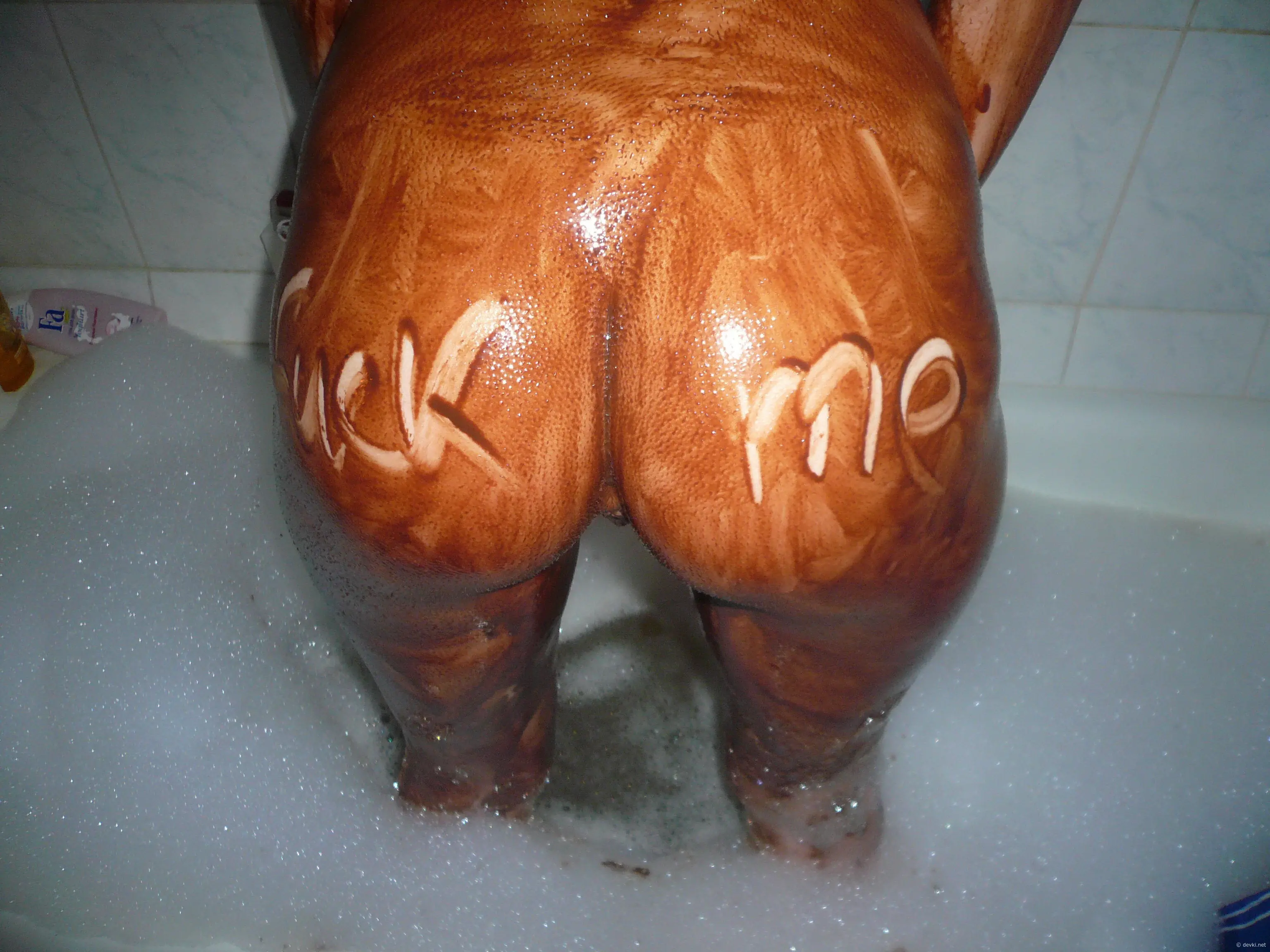 Chocolate-covered babe gives blowjob in amateur porn pic