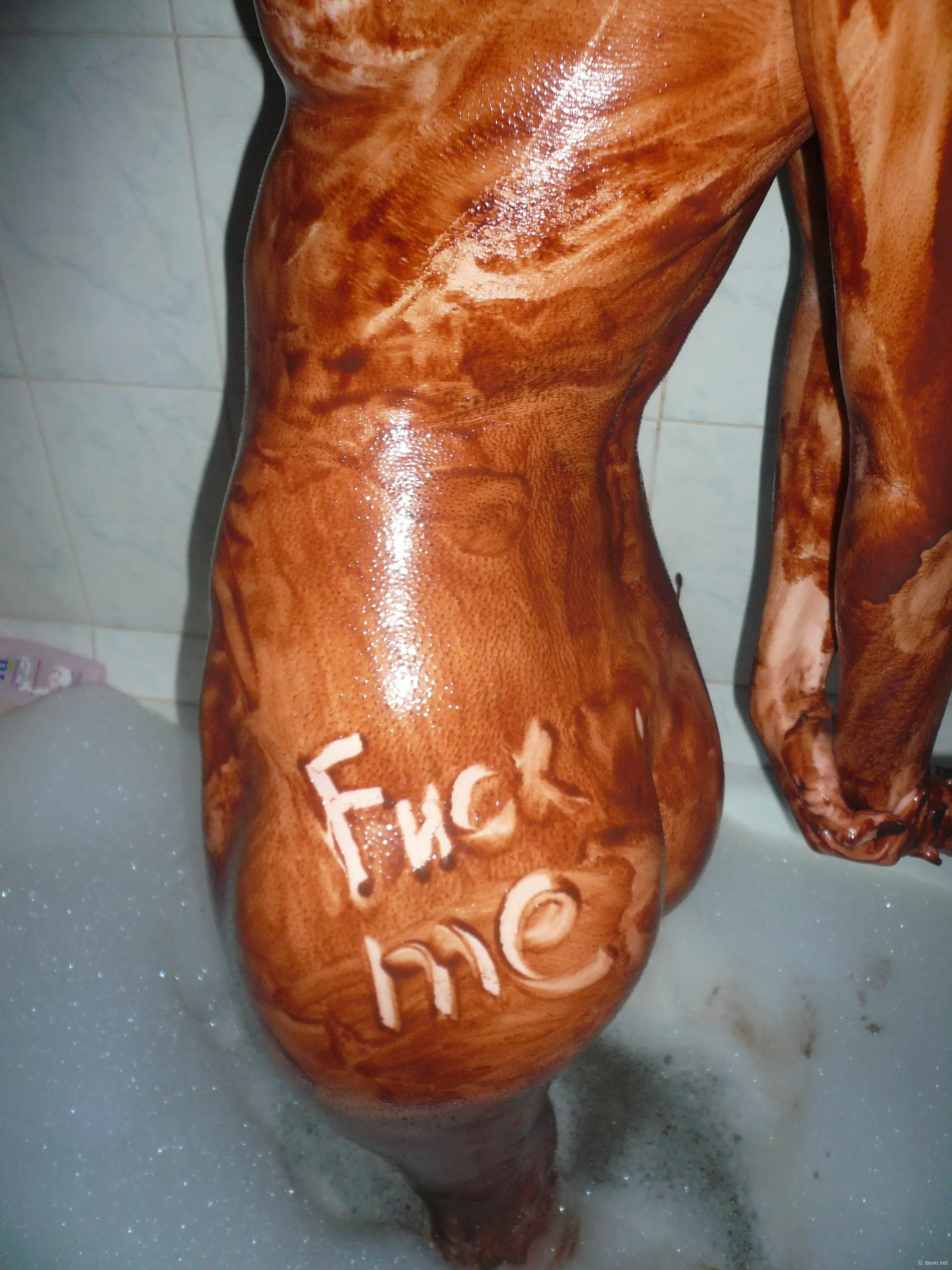 Chocolate-covered babe gives blowjob in amateur porn pic