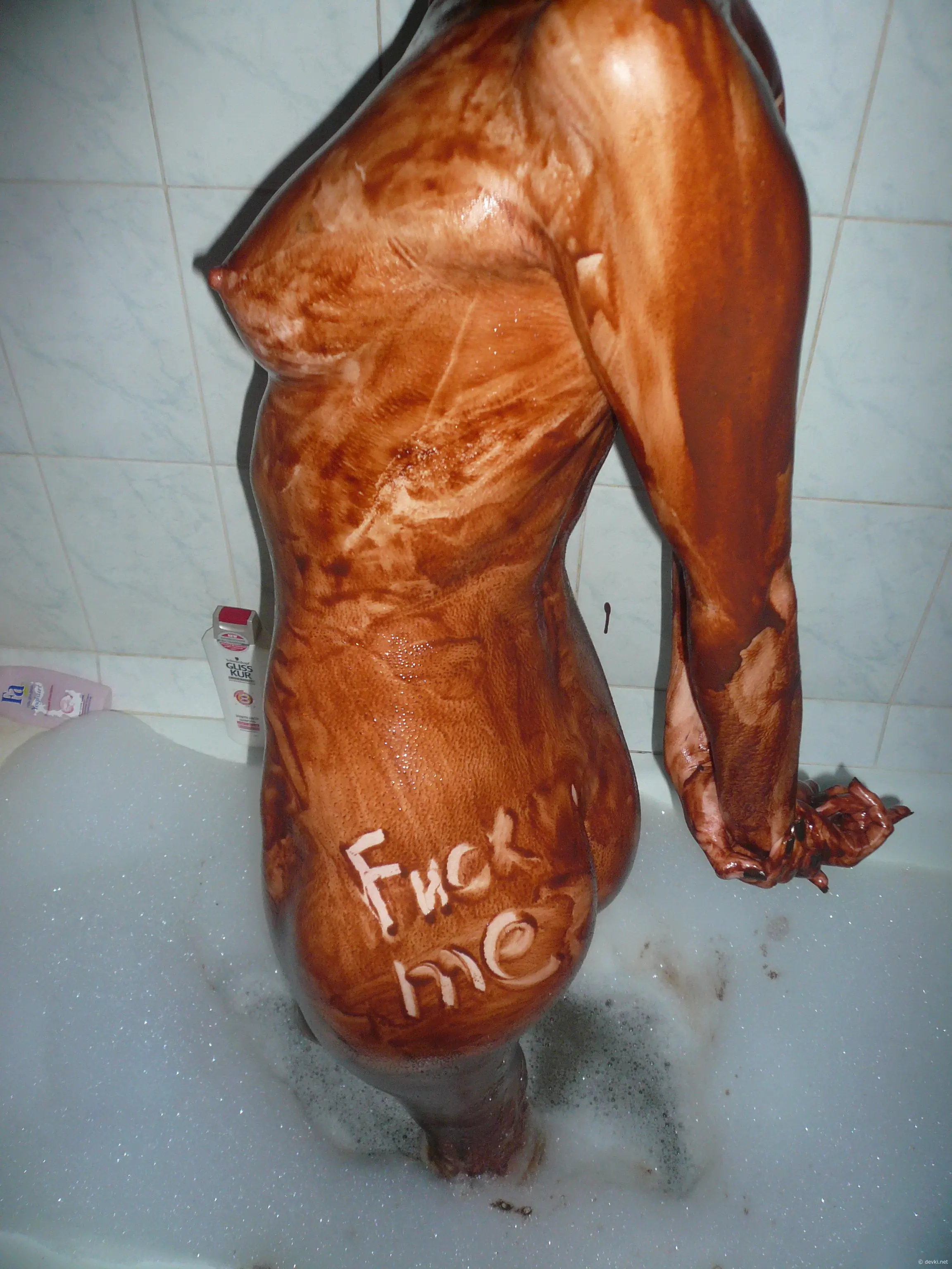 Chocolate-covered babe gives blowjob in amateur porn pic