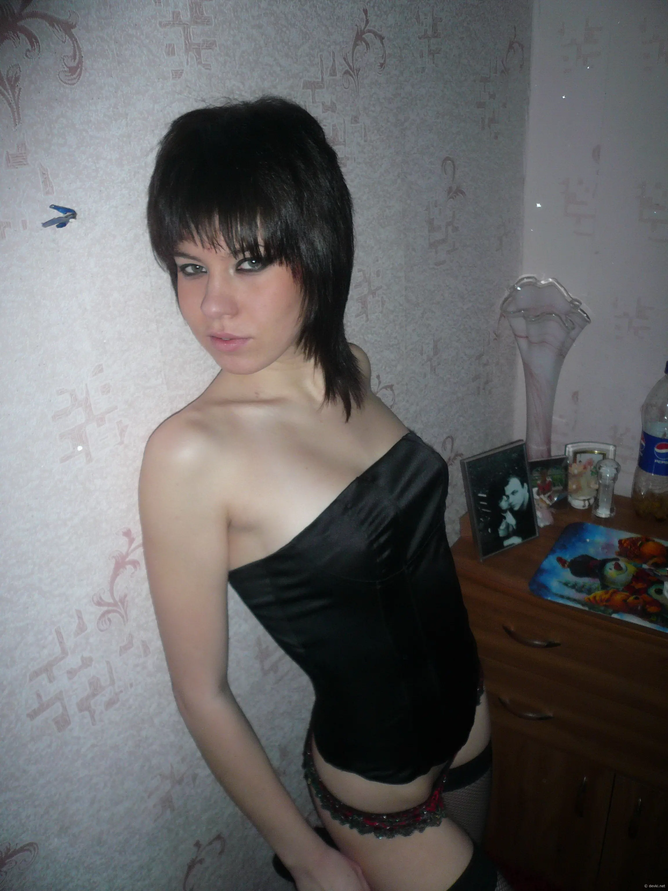 Chocolate-covered babe gives blowjob in amateur porn pic