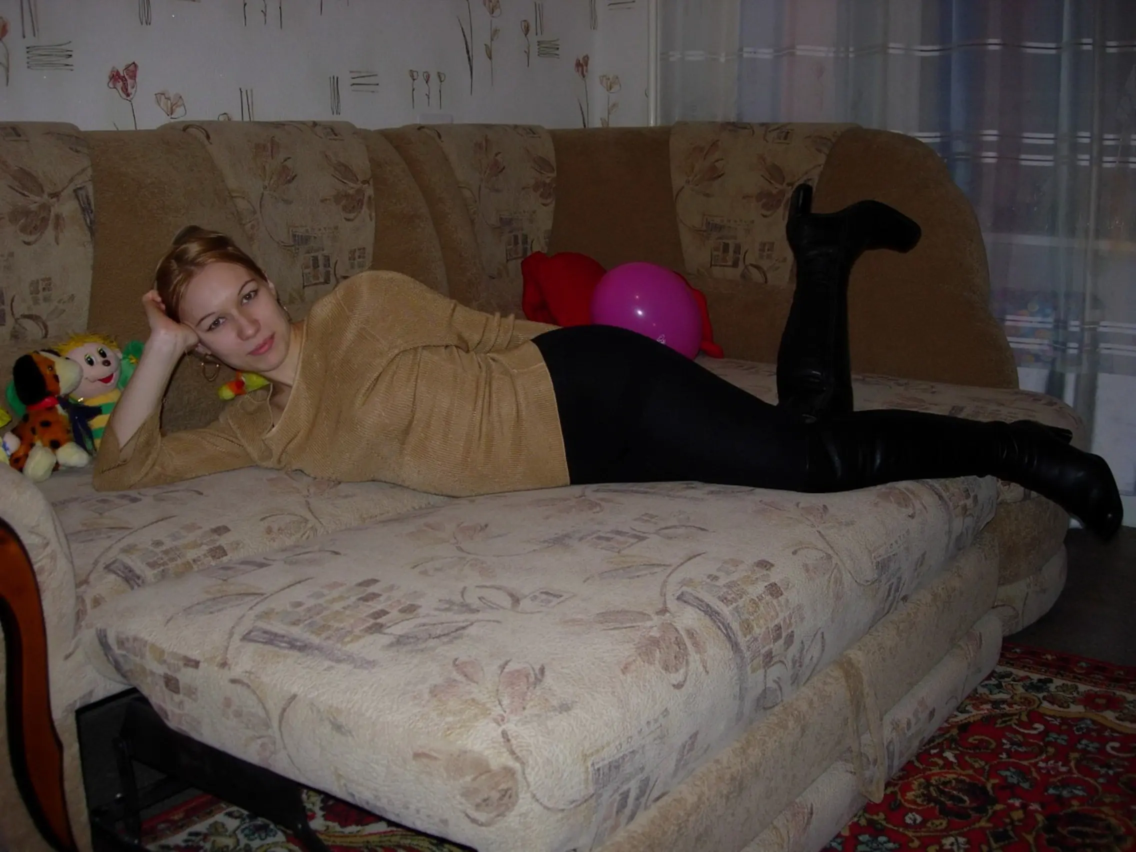 Excited Chick in Stockings Gives Blowjob and Fucks Guy - Amateur Porn