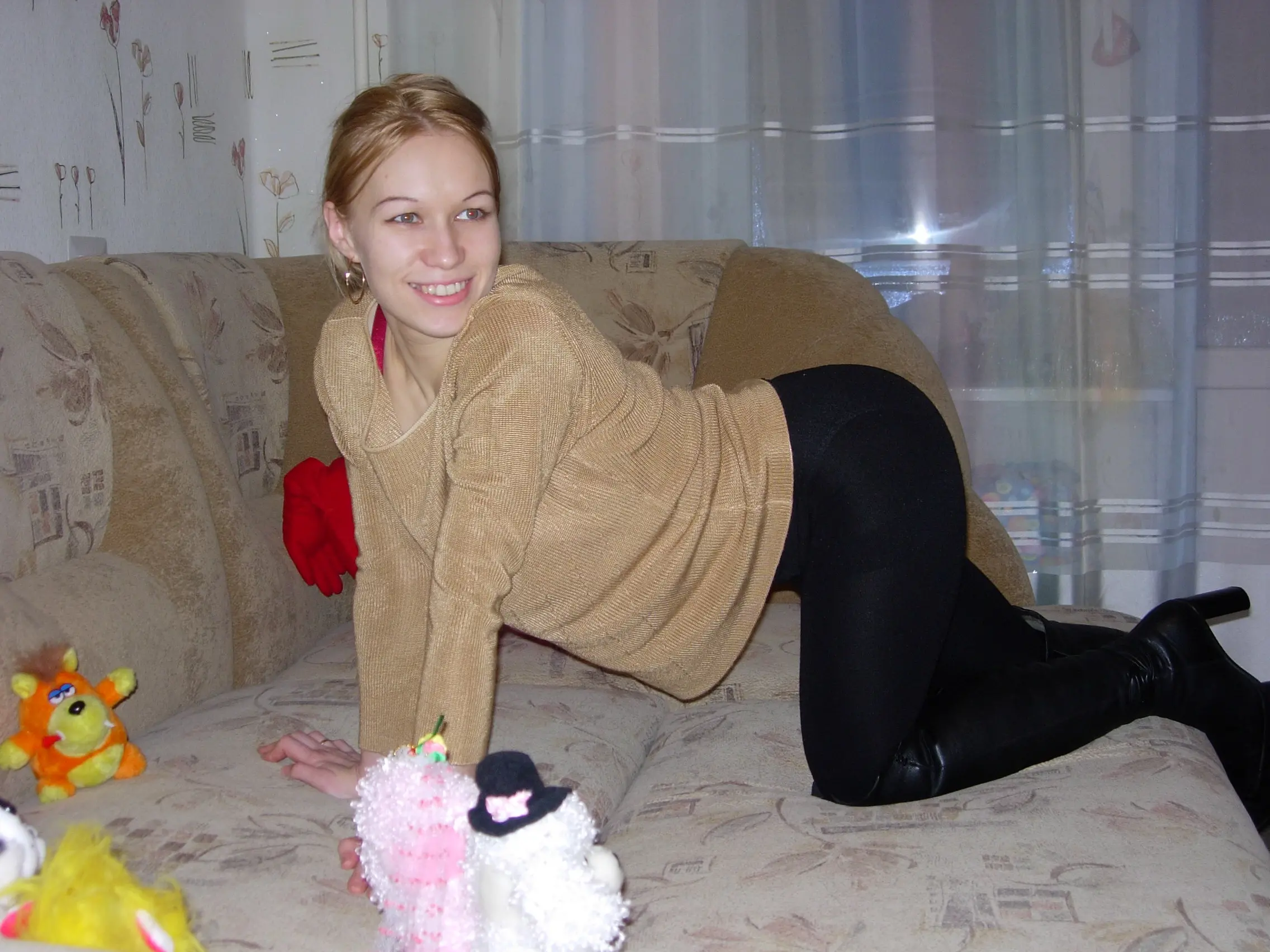 Excited Chick in Stockings Gives Blowjob and Fucks Guy - Amateur Porn