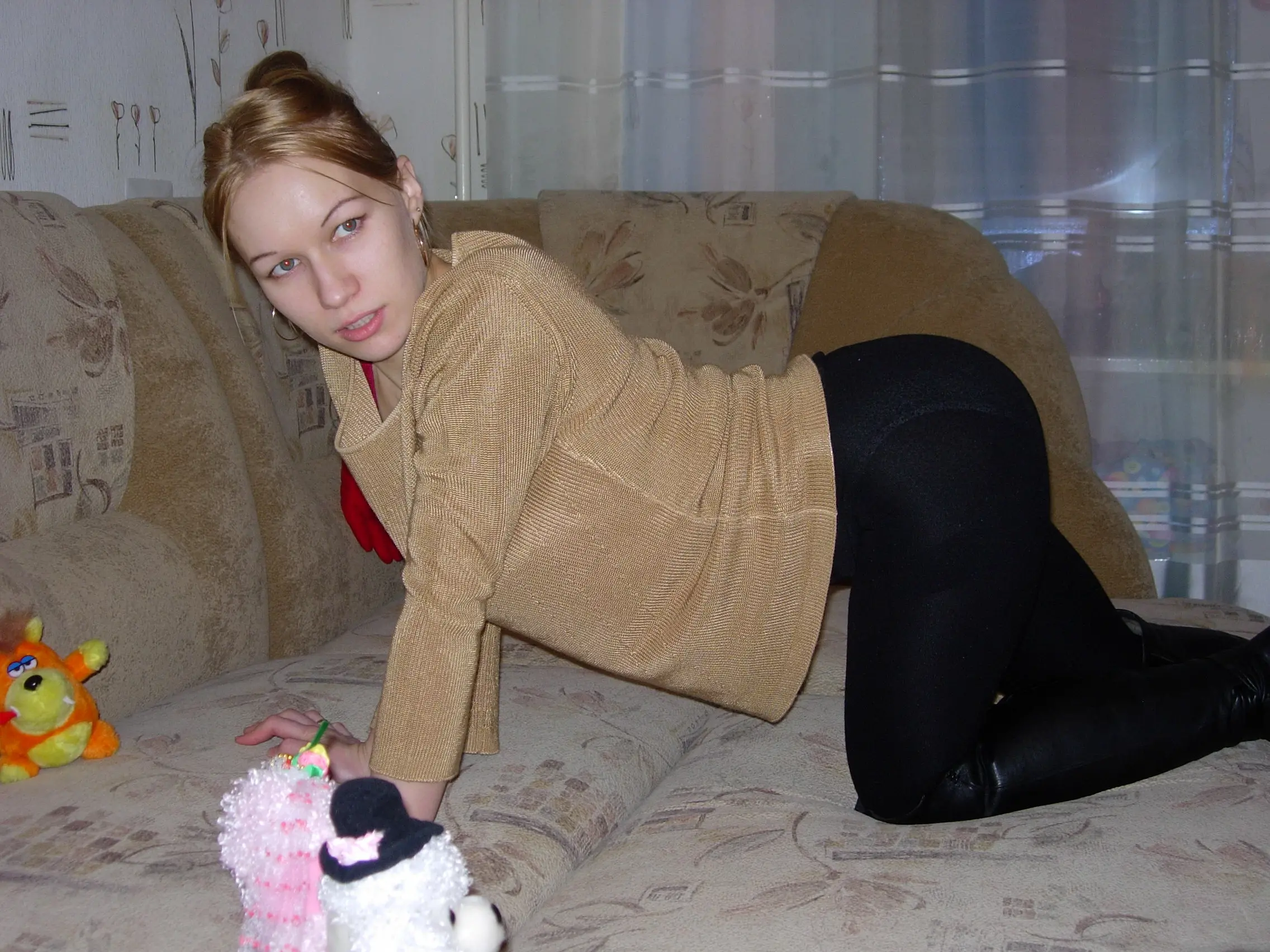 Excited Chick in Stockings Gives Blowjob and Fucks Guy - Amateur Porn