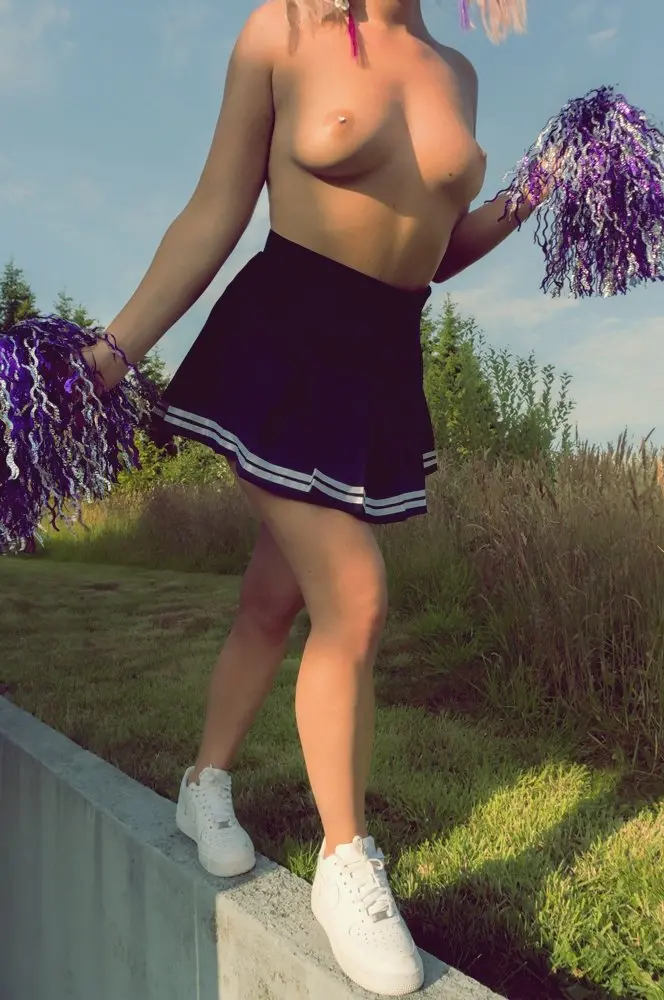 Hot Blonde Slut Amateur Porn Photos - Sexy, Ready to Fuck!