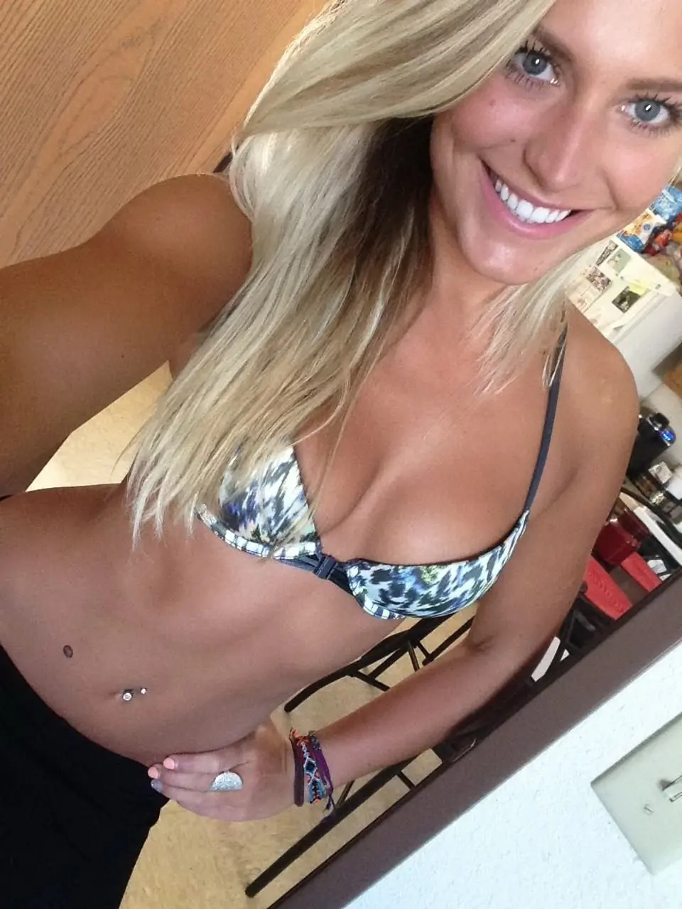 Explicit Nude Photos of Athletic Blonde Amateur - Uncensored XXX Pics