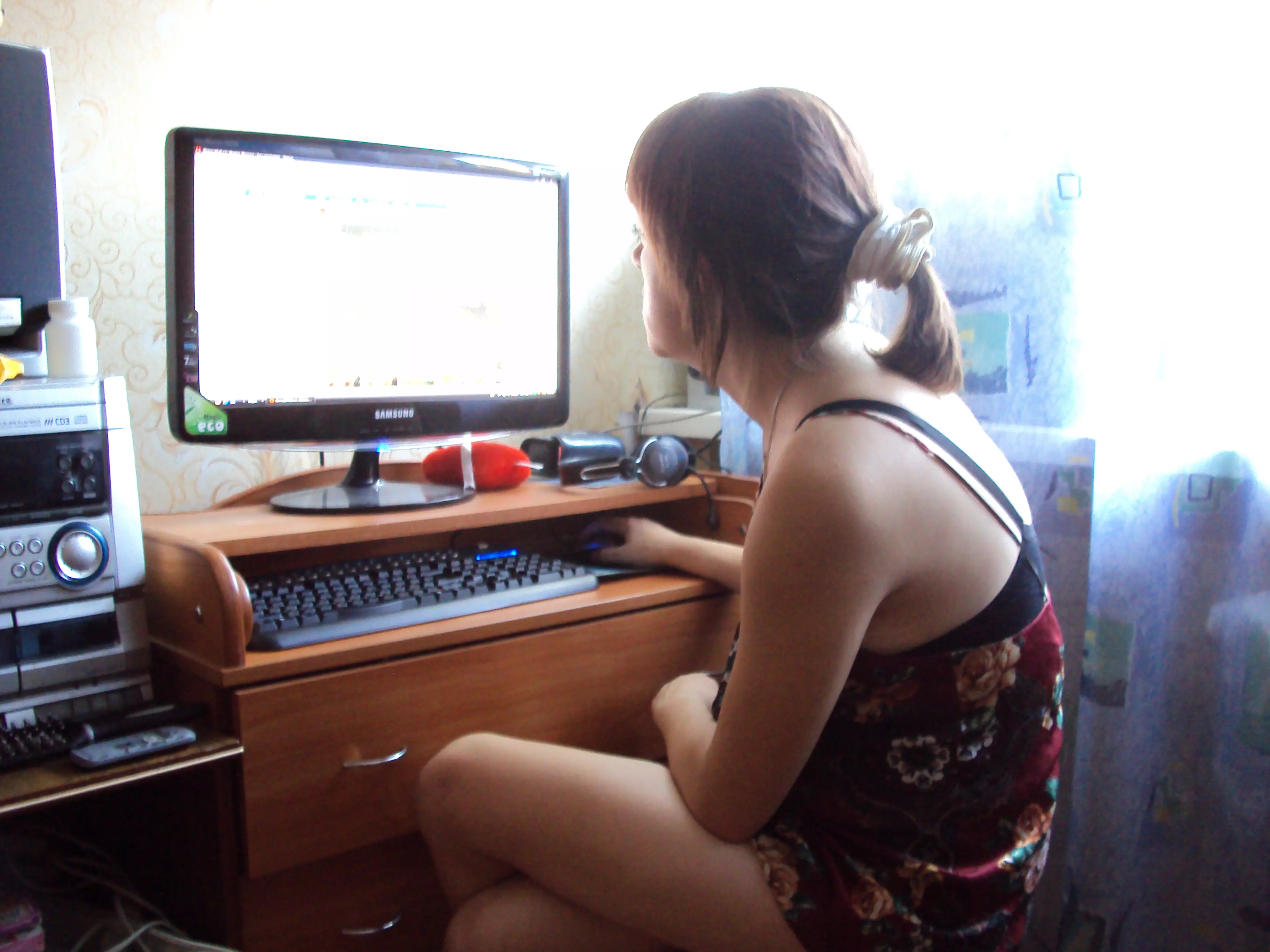 Drunk Girl Gets Cumshot on Face in Amateur Porn Pic